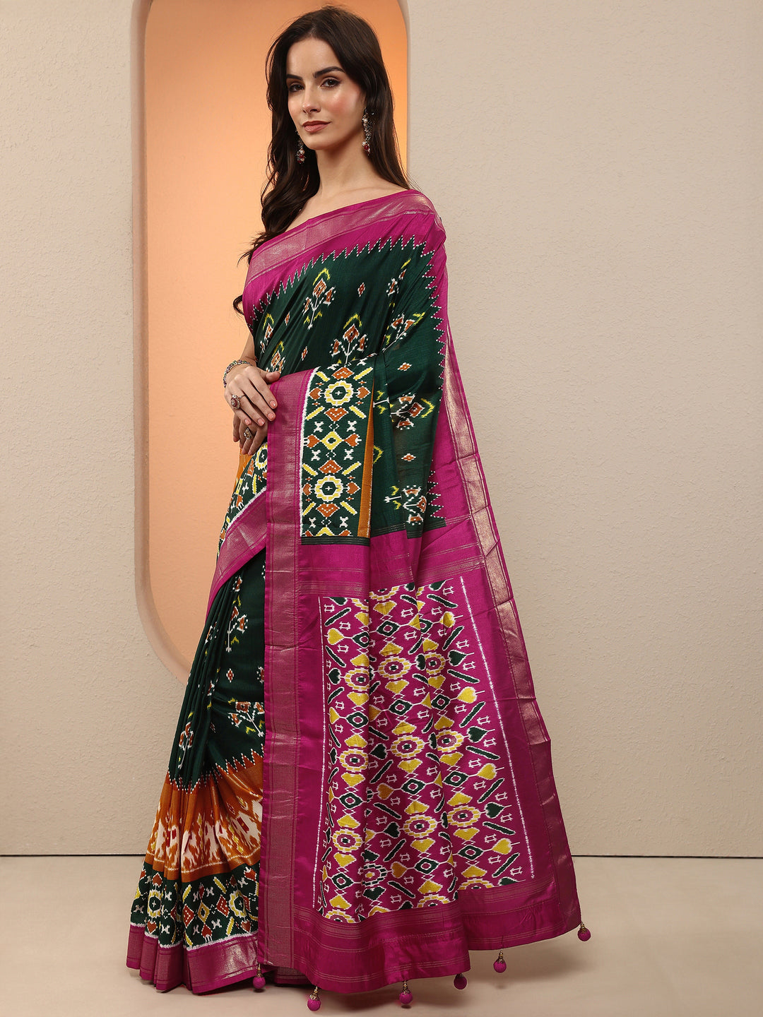 Green Printed Silk Blend Saree With Unstitched Blouse Piece