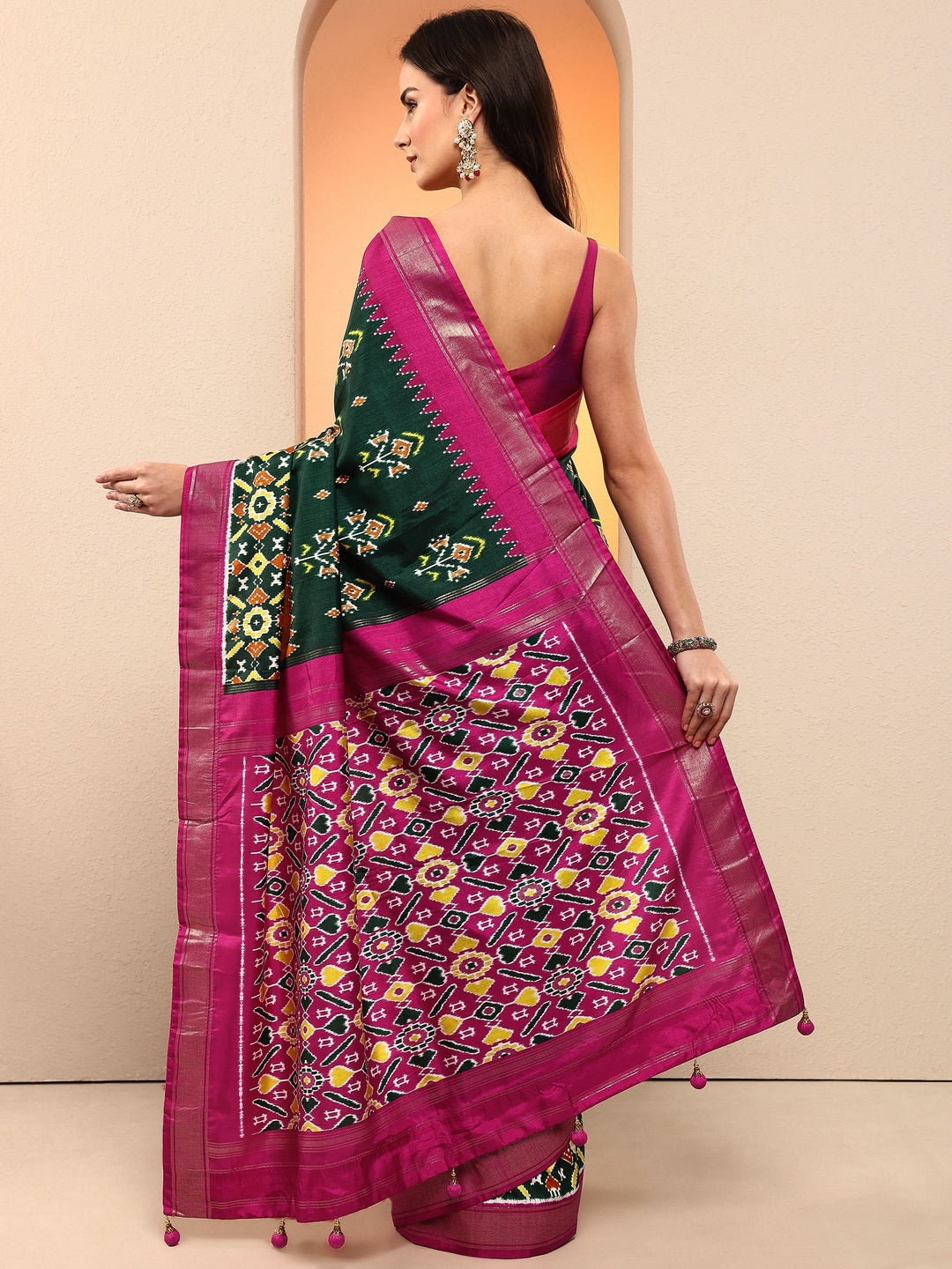 Green Printed Silk Blend Saree With Unstitched Blouse Piece