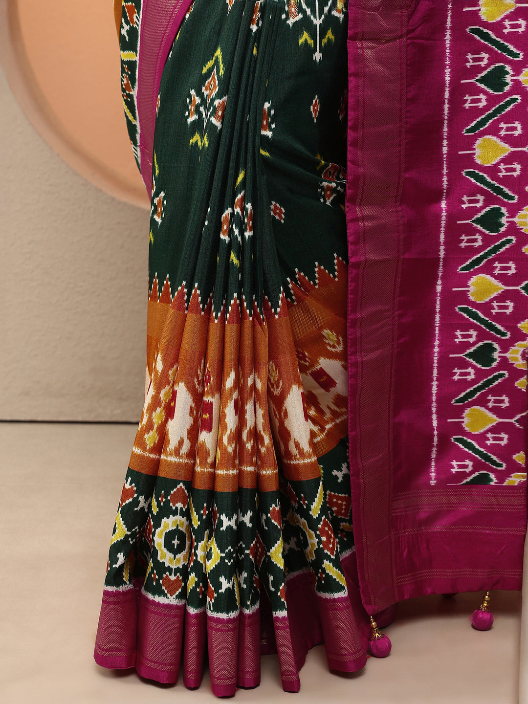 Green Printed Silk Blend Saree With Unstitched Blouse Piece