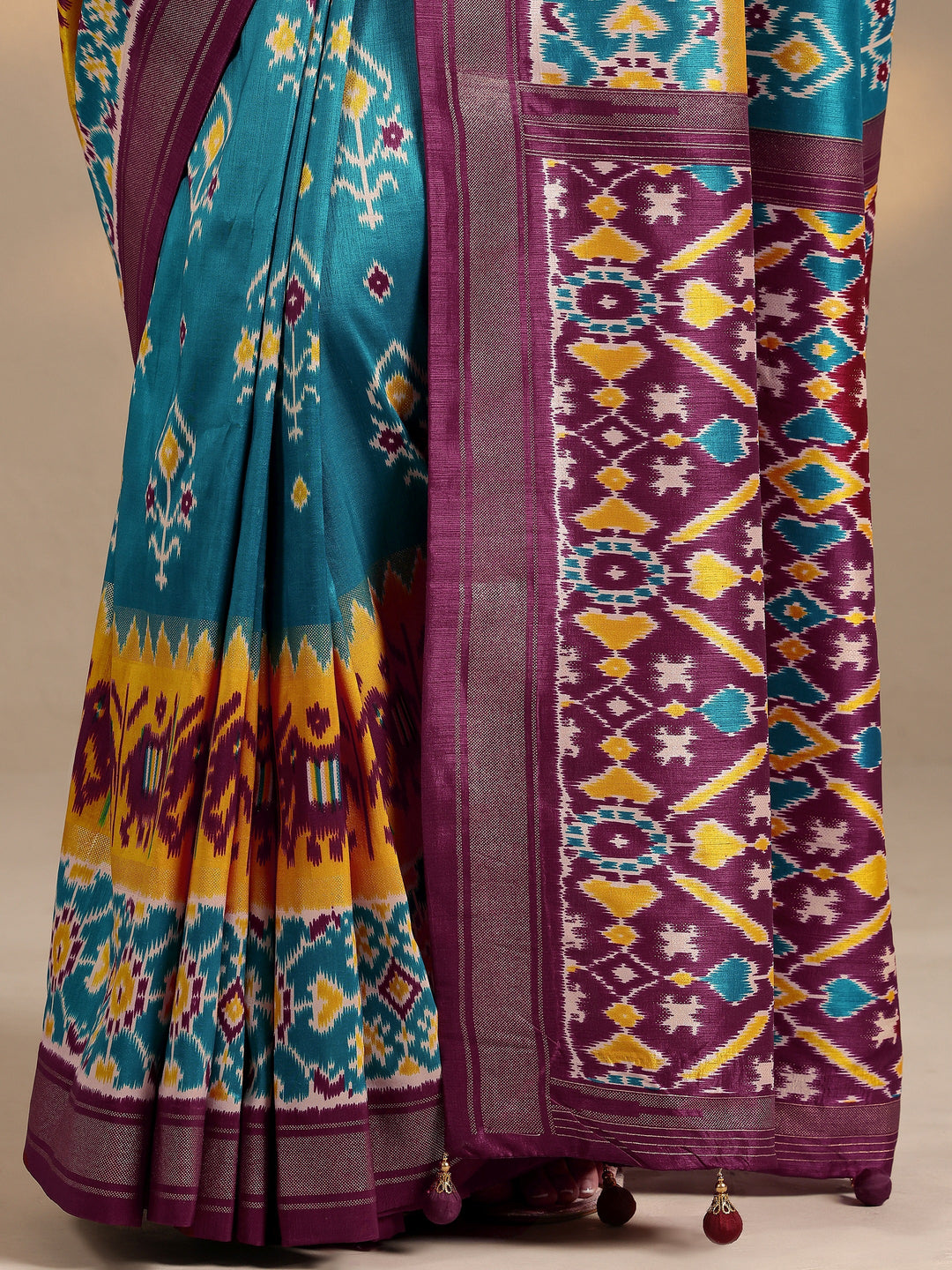 Blue Printed Silk Blend Saree With Unstitched Blouse Piece
