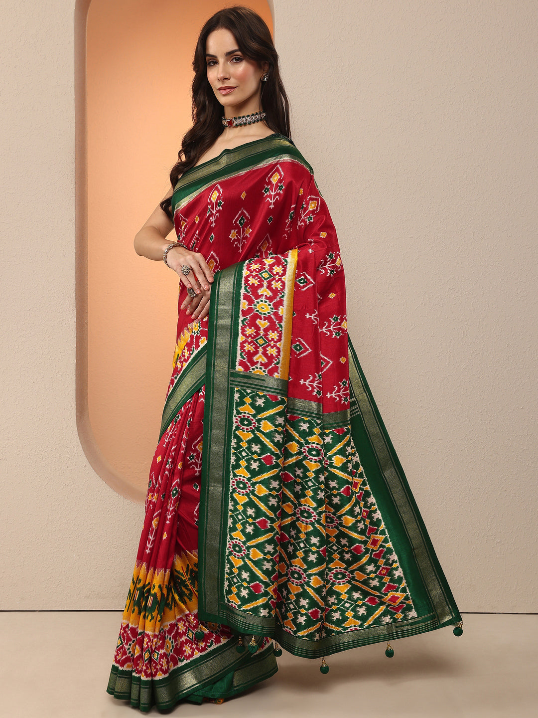 Red Printed Silk Blend Saree With Unstitched Blouse Piece