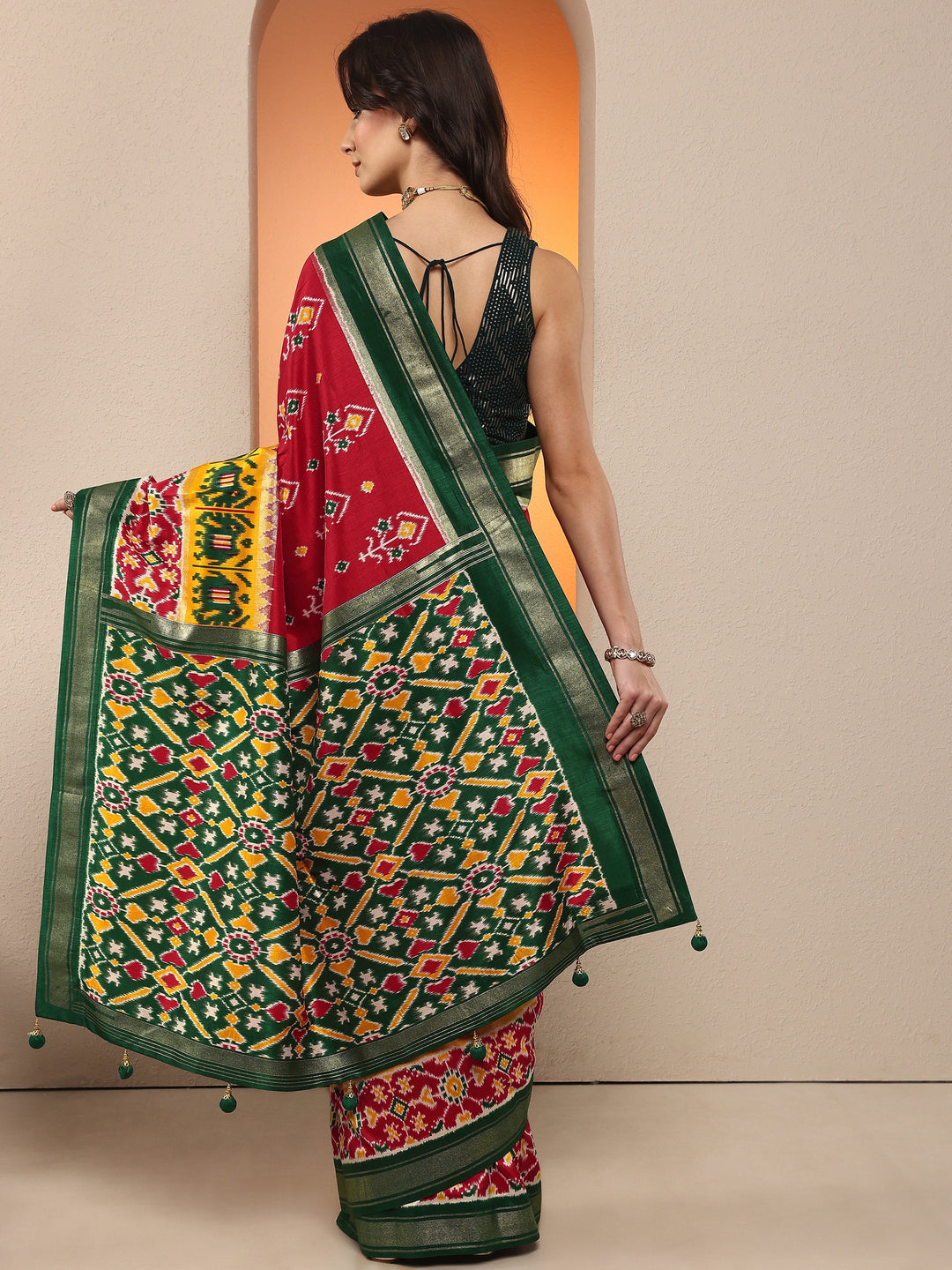 Red Printed Silk Blend Saree With Unstitched Blouse Piece