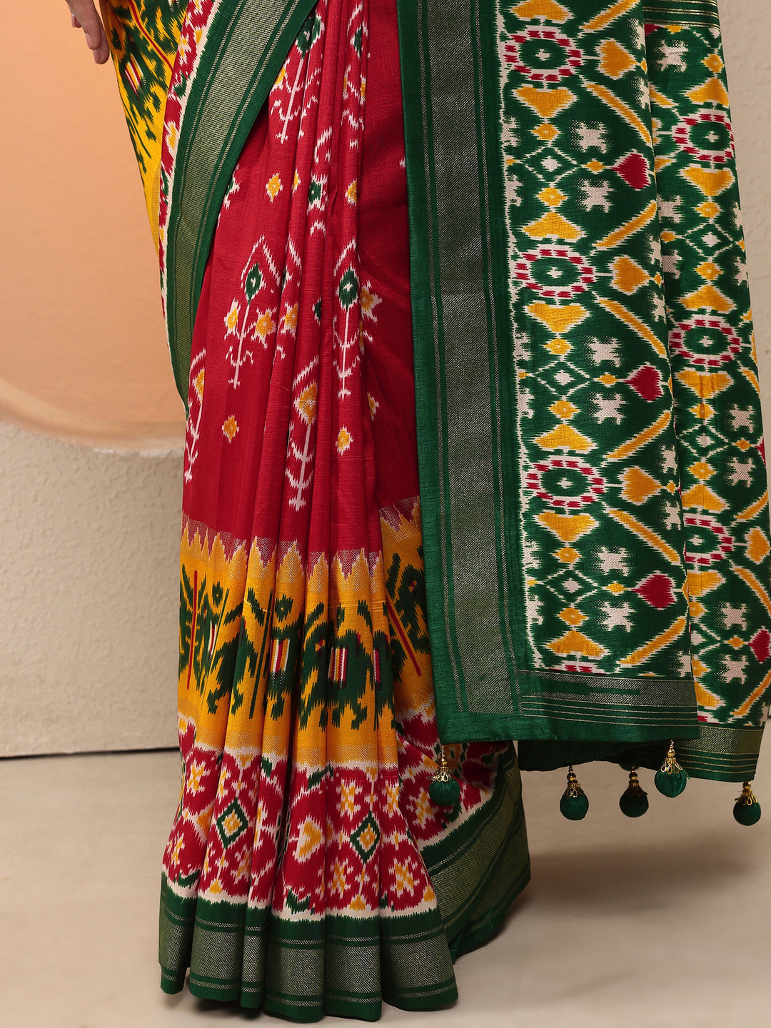 Red Printed Silk Blend Saree With Unstitched Blouse Piece