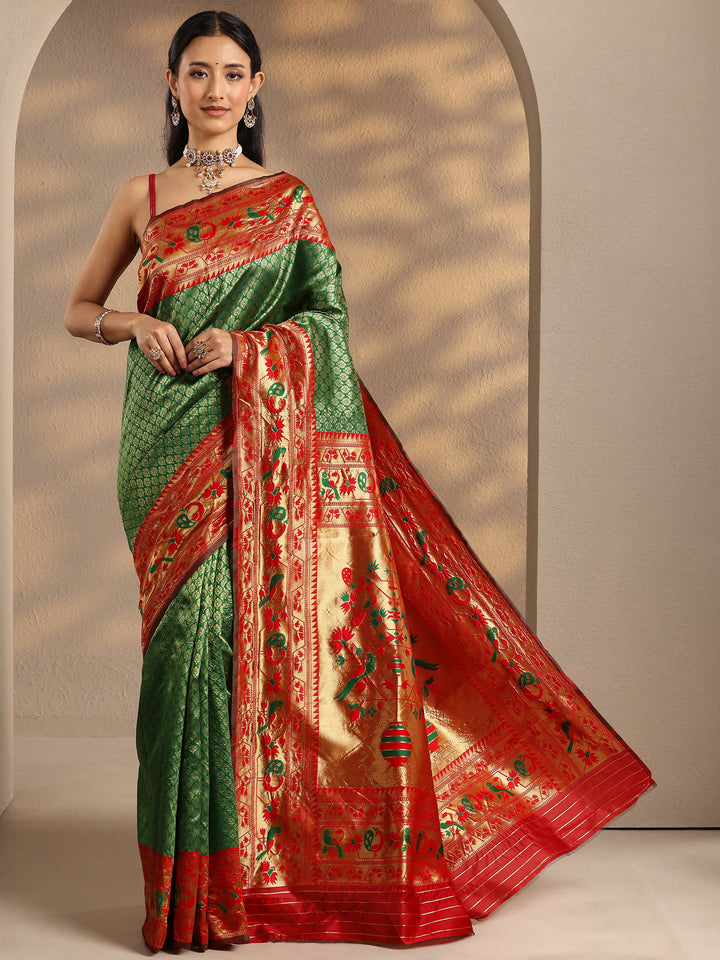 Green Woven Design Silk Blend Banarasi Saree With Unstitched Blouse Piece