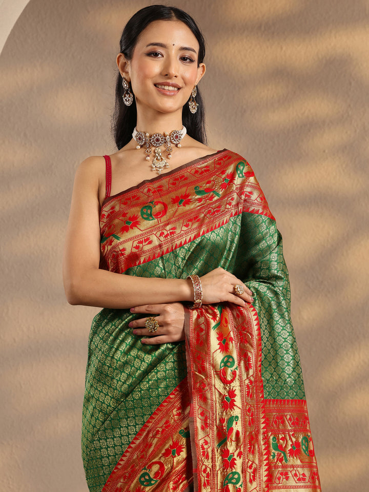 Green Woven Design Silk Blend Banarasi Saree With Unstitched Blouse Piece