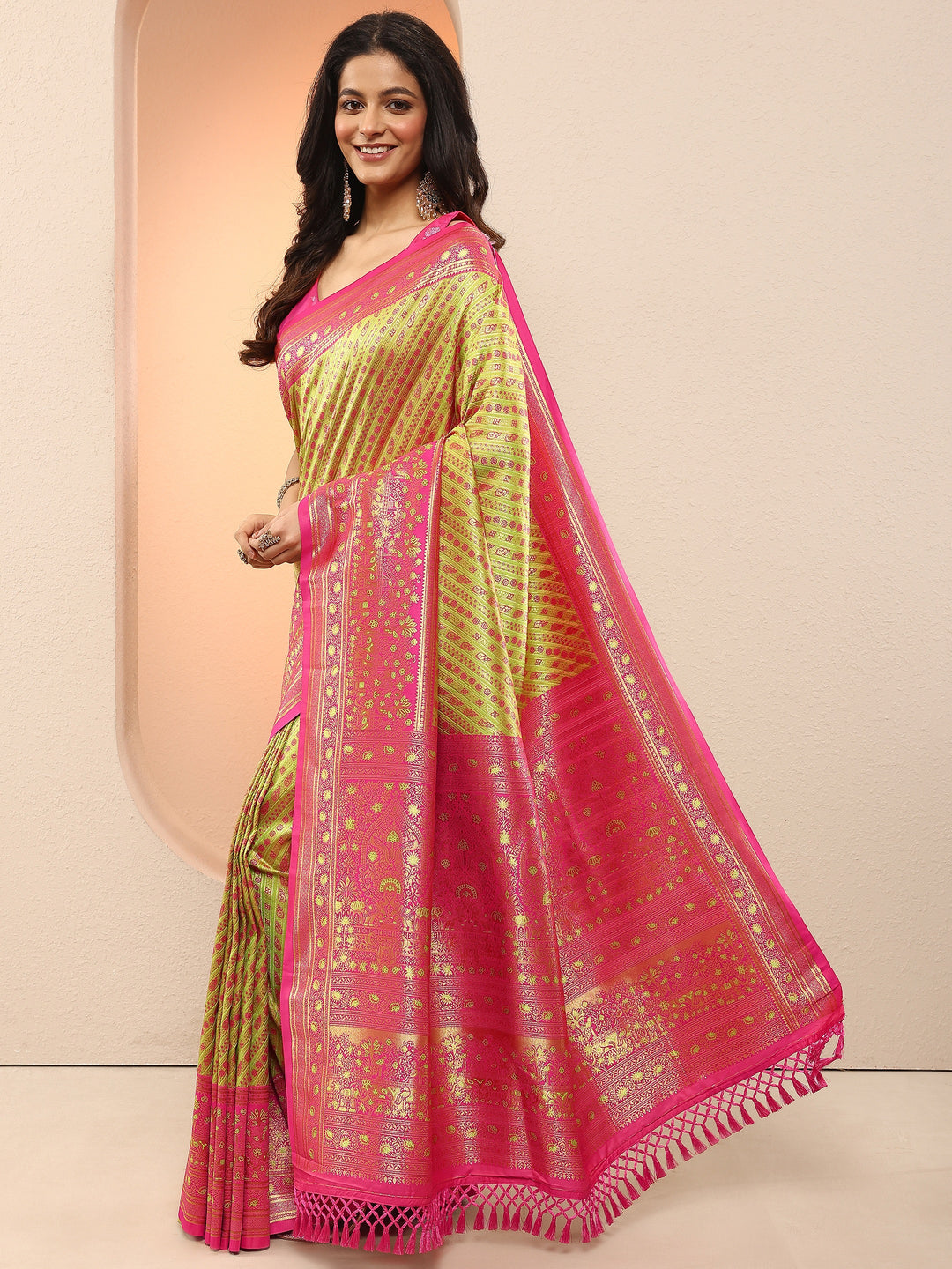 Green Woven Design Silk Blend Sarees With Unstitched Blouse Piece