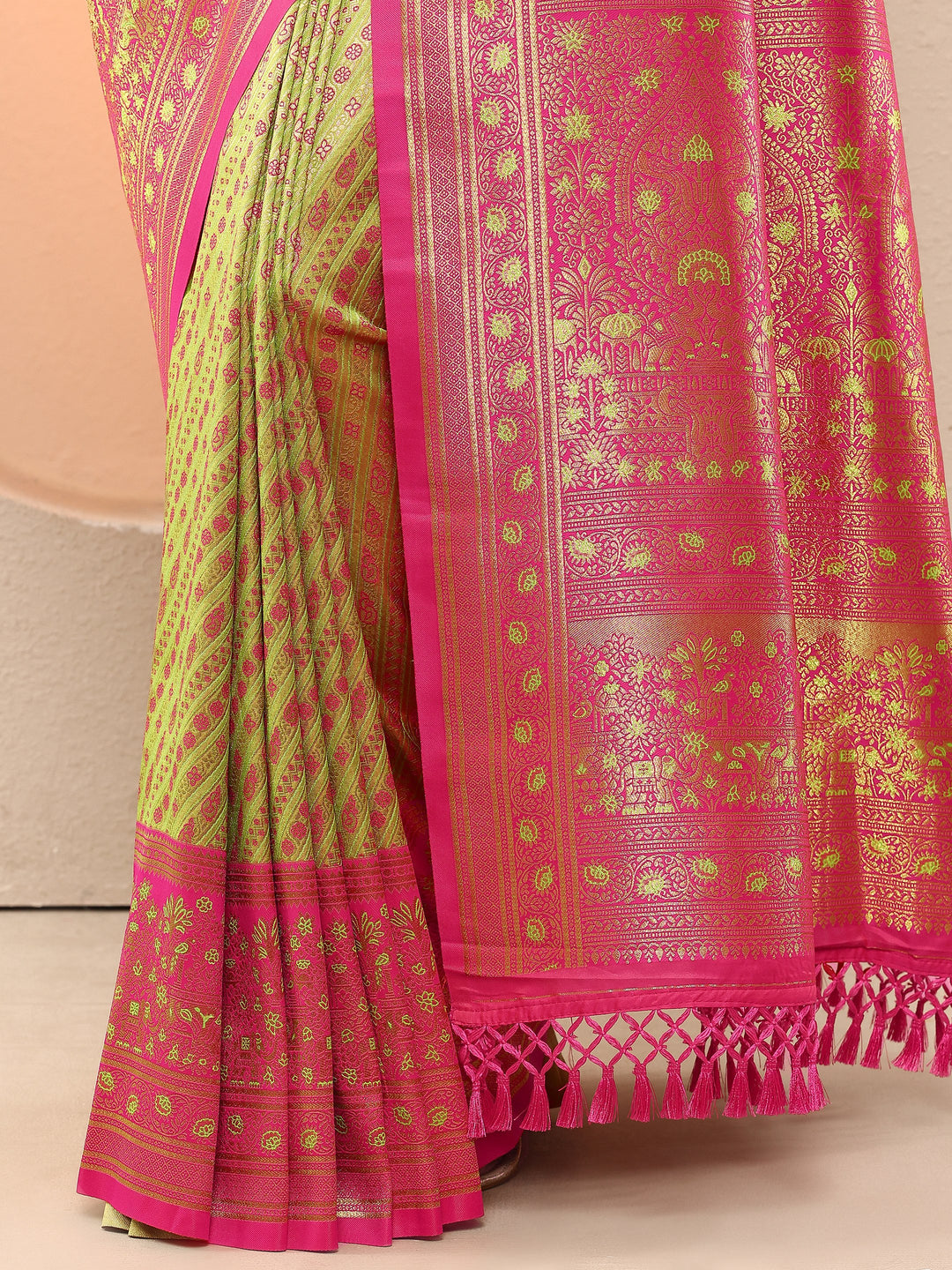 Green Woven Design Silk Blend Sarees With Unstitched Blouse Piece