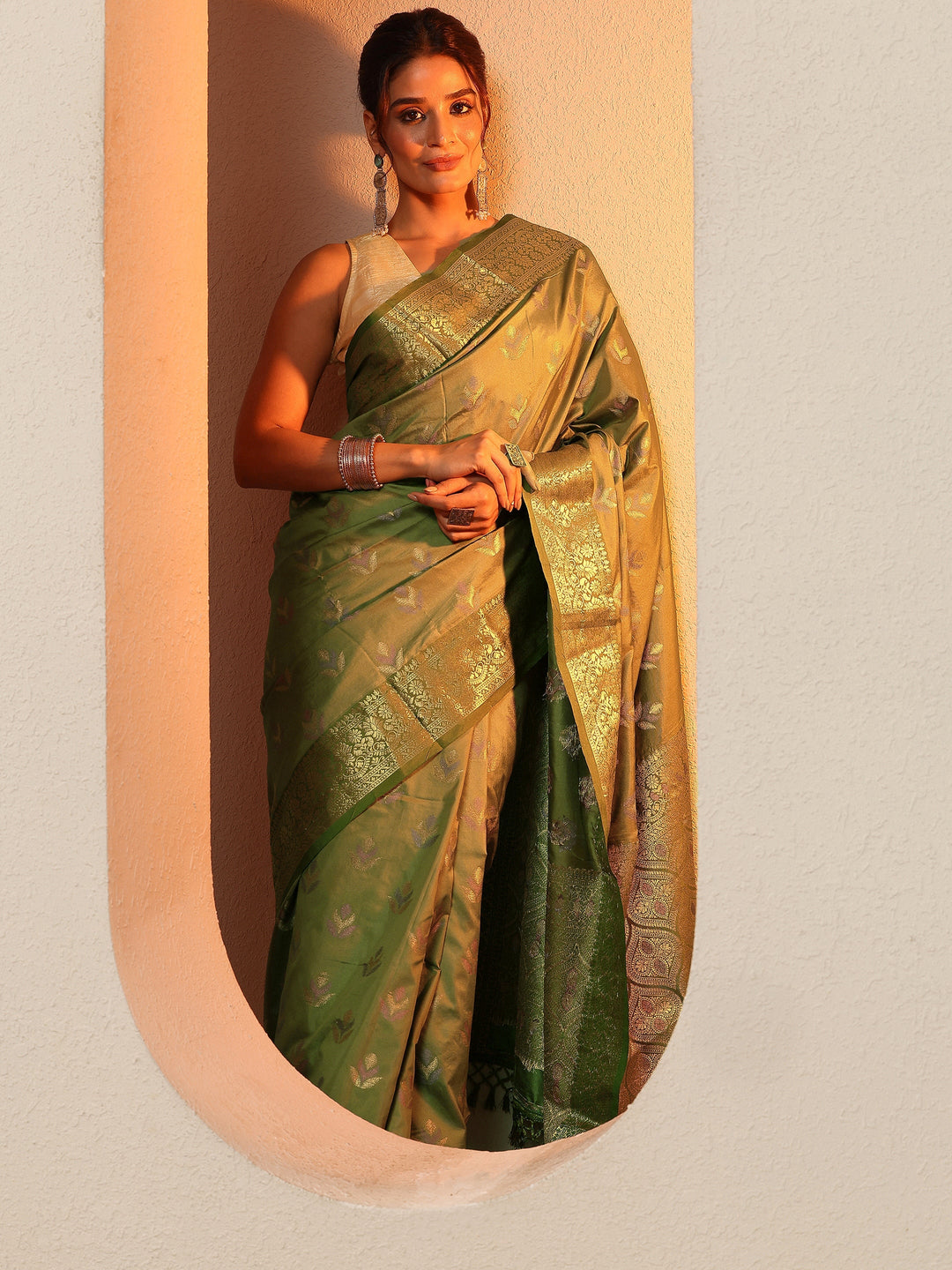Green Woven Design Silk Blend Sarees With Unstitched Blouse Piece