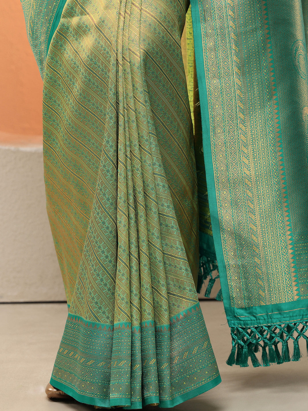 Green Woven Design Silk Blend Sarees With Unstitched Blouse Piece