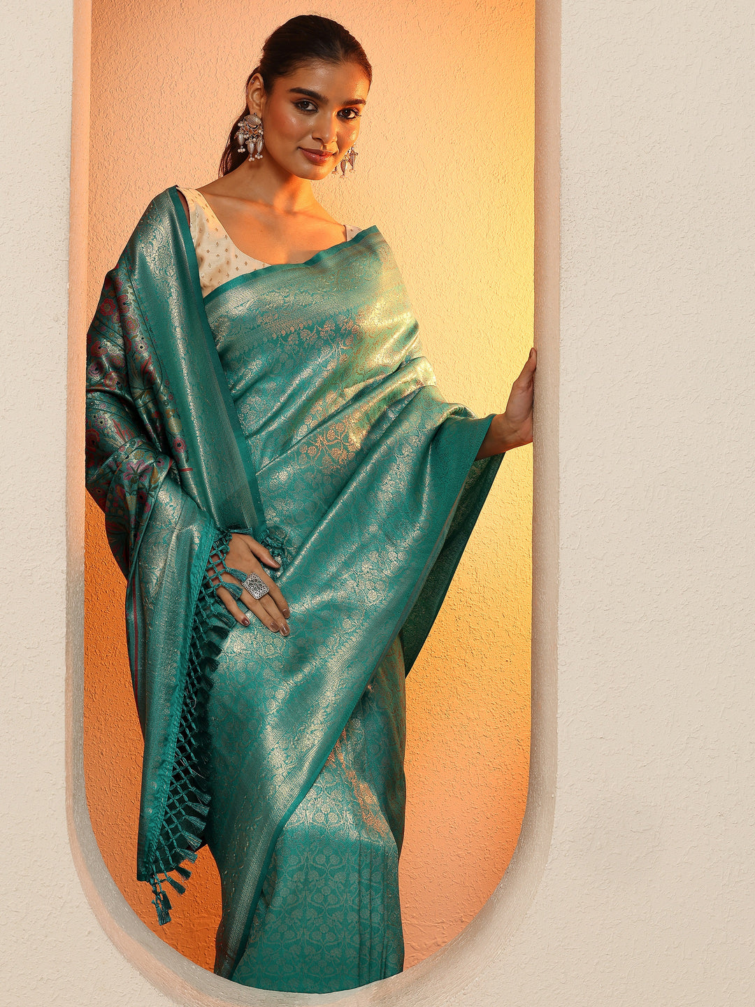 Green Woven Design Silk Blend Sarees With Unstitched Blouse Piece