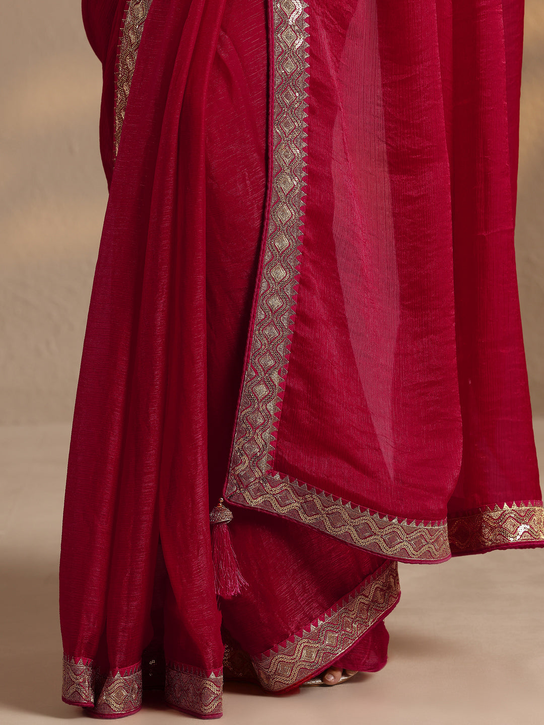 Red Solid Silk Blend Saree With Unstitched Blouse Piece