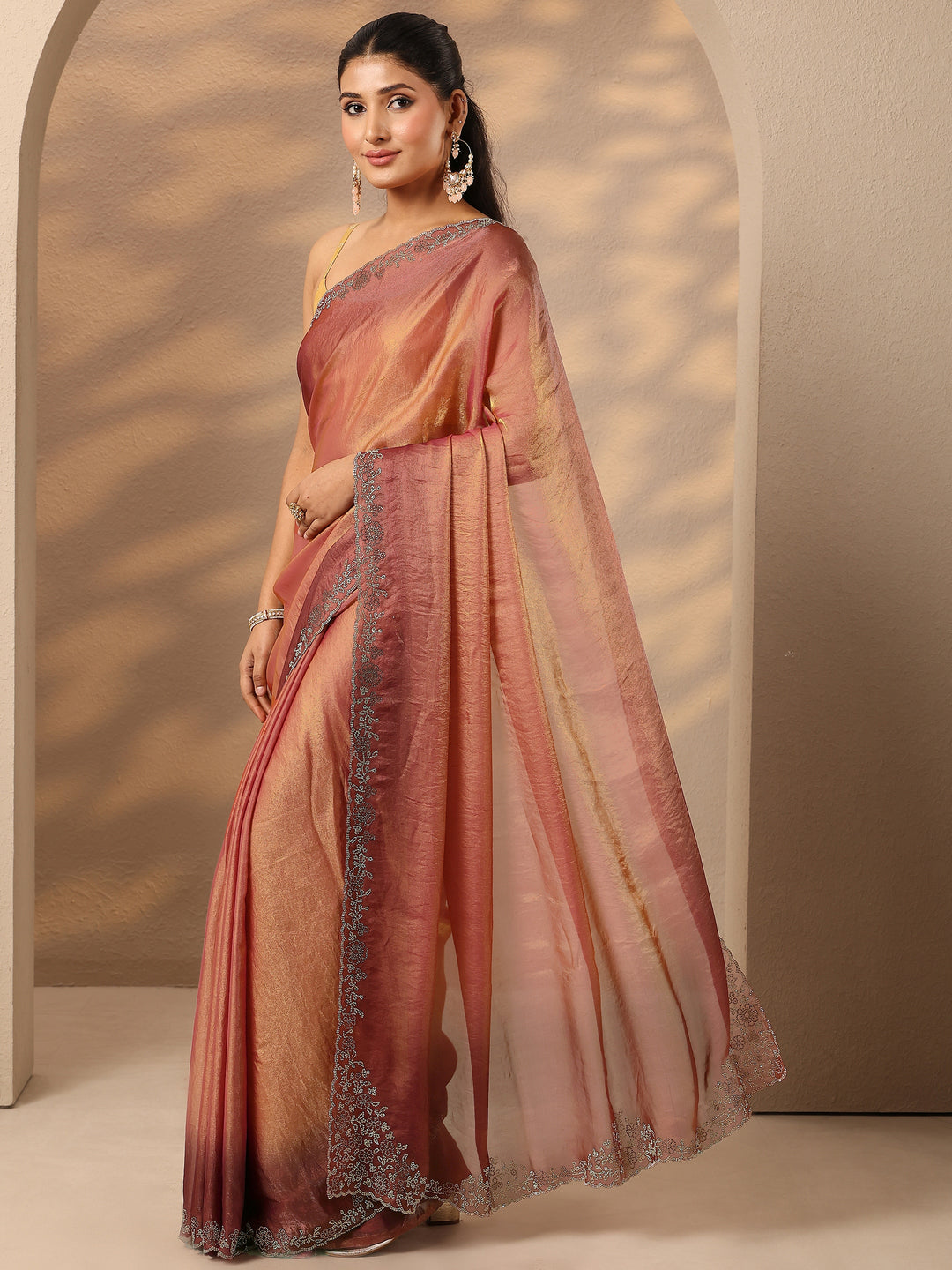 Mauve Solid Silk Blend Saree With Unstitched Blouse Piece