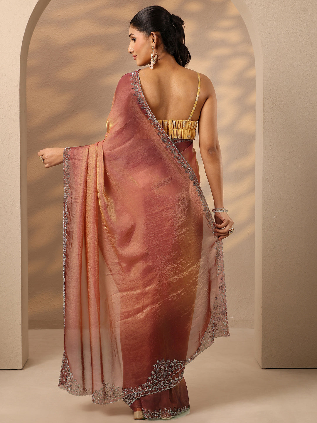 Mauve Solid Silk Blend Saree With Unstitched Blouse Piece