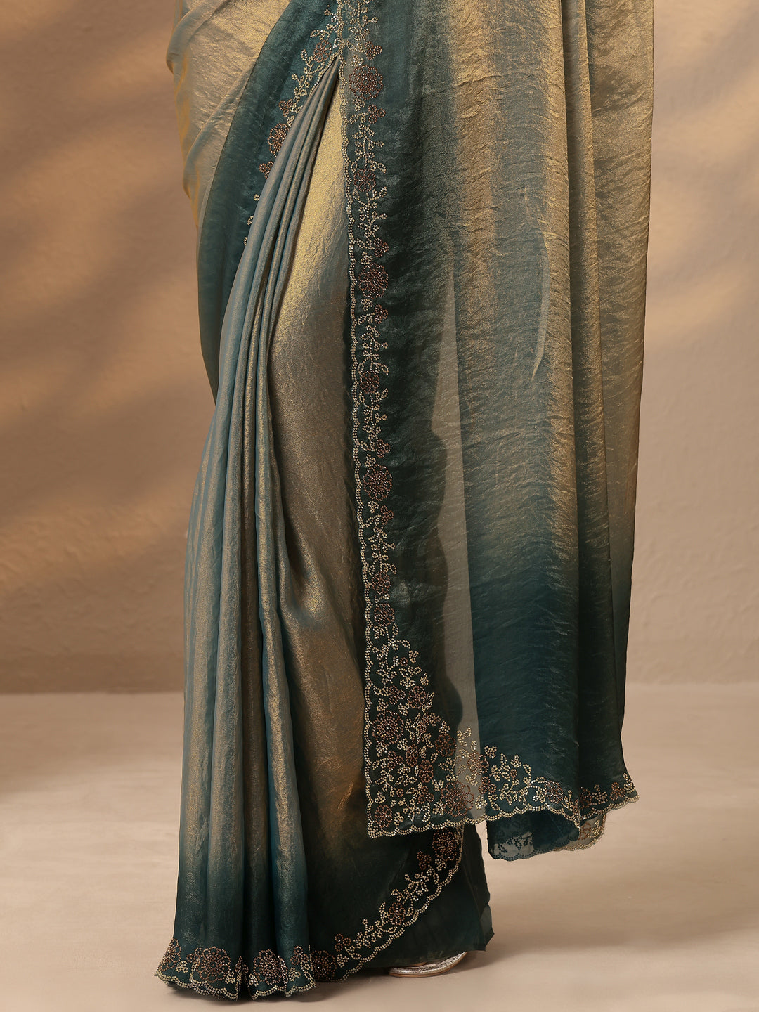Green Solid Silk Blend Saree With Unstitched Blouse Piece