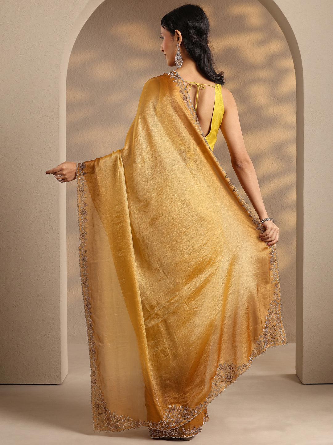 Mustard Solid Silk Blend Saree With Unstitched Blouse Piece