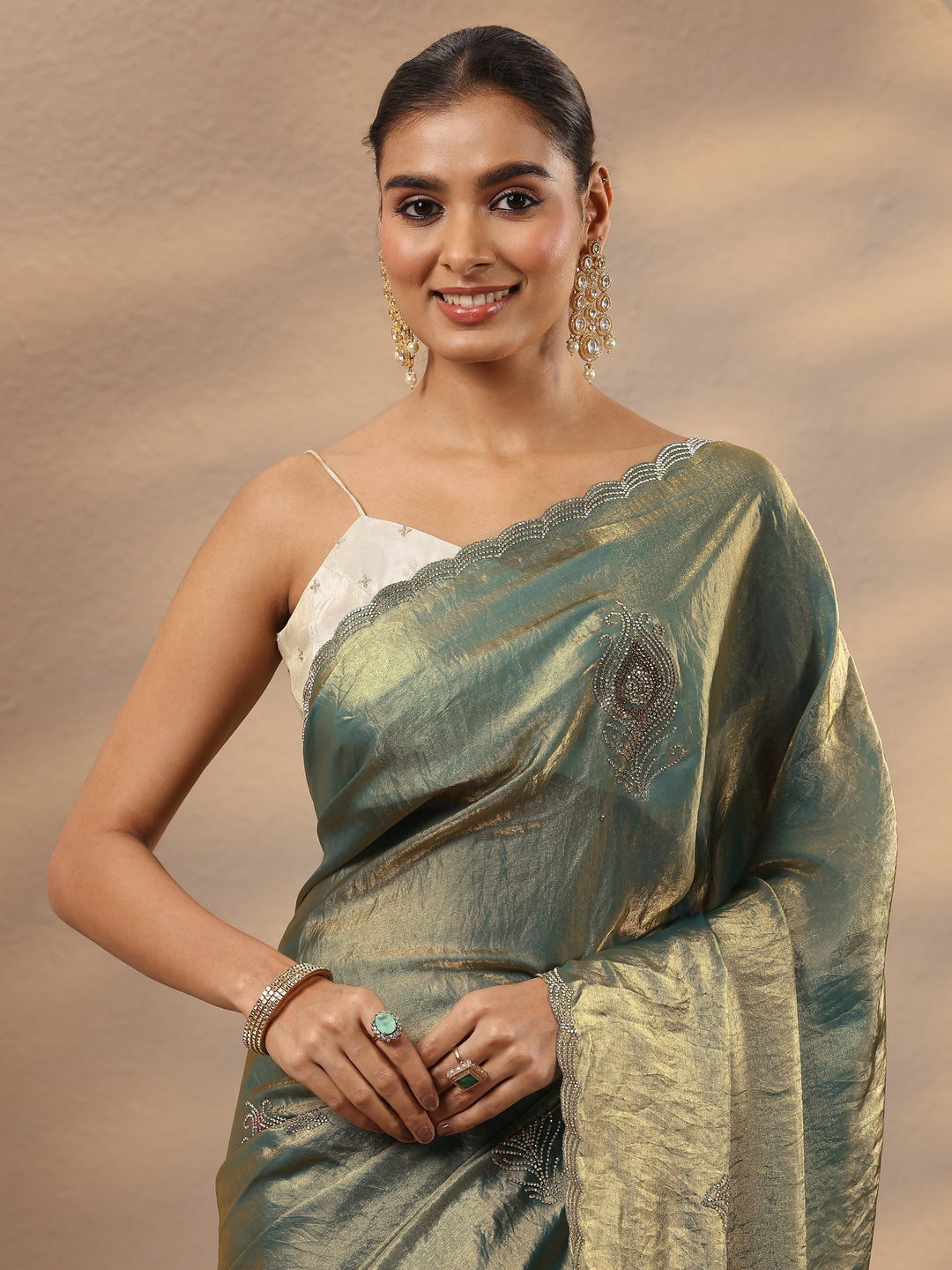Green Embellished Silk Blend Saree With Unstitched Blouse Piece