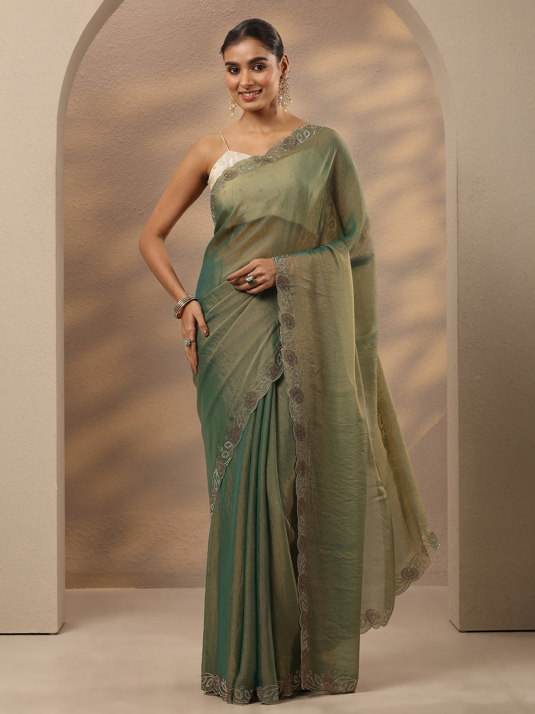 Green Embellished Silk Blend Saree With Unstitched Blouse Piece