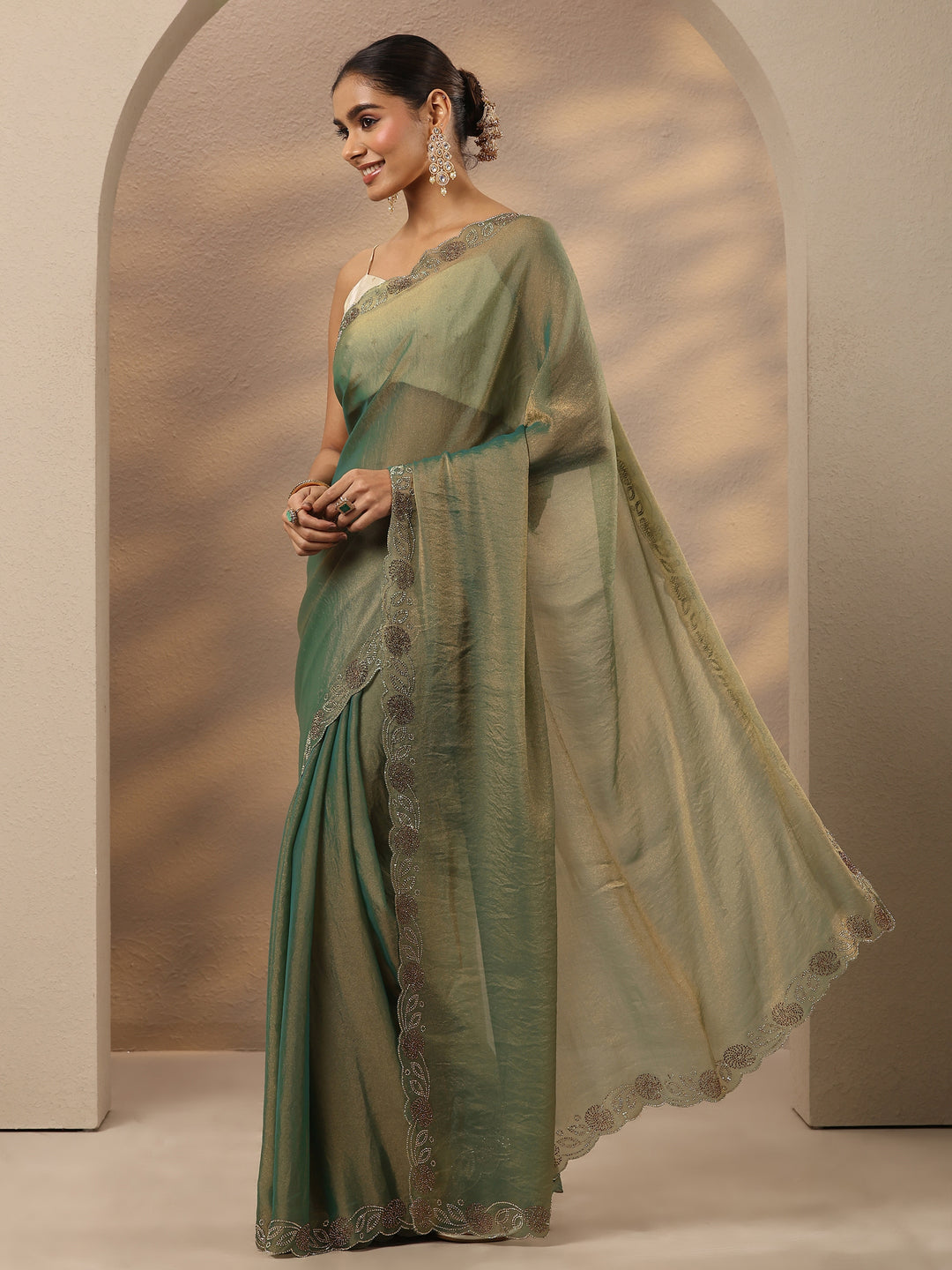 Green Embellished Silk Blend Saree With Unstitched Blouse Piece