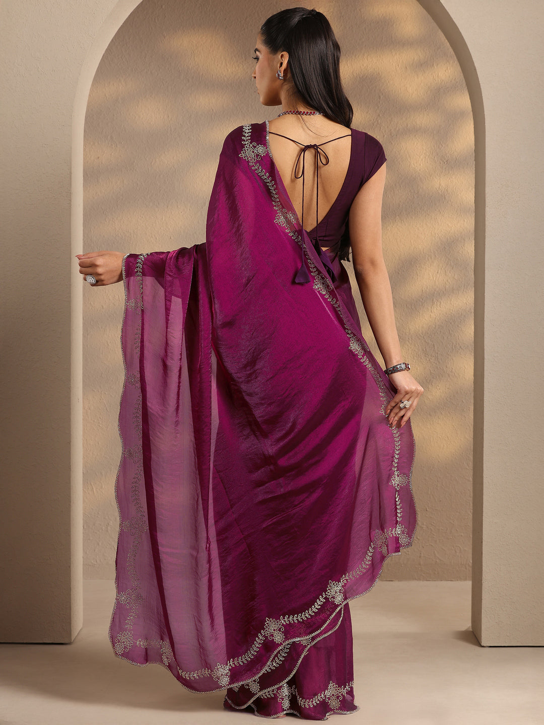 Magenta Solid Silk Blend Saree With Unstitched Blouse Piece
