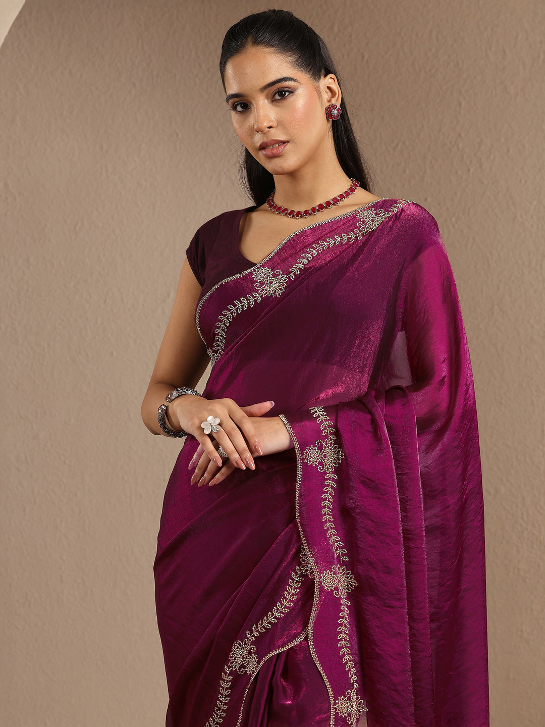 Magenta Solid Silk Blend Saree With Unstitched Blouse Piece