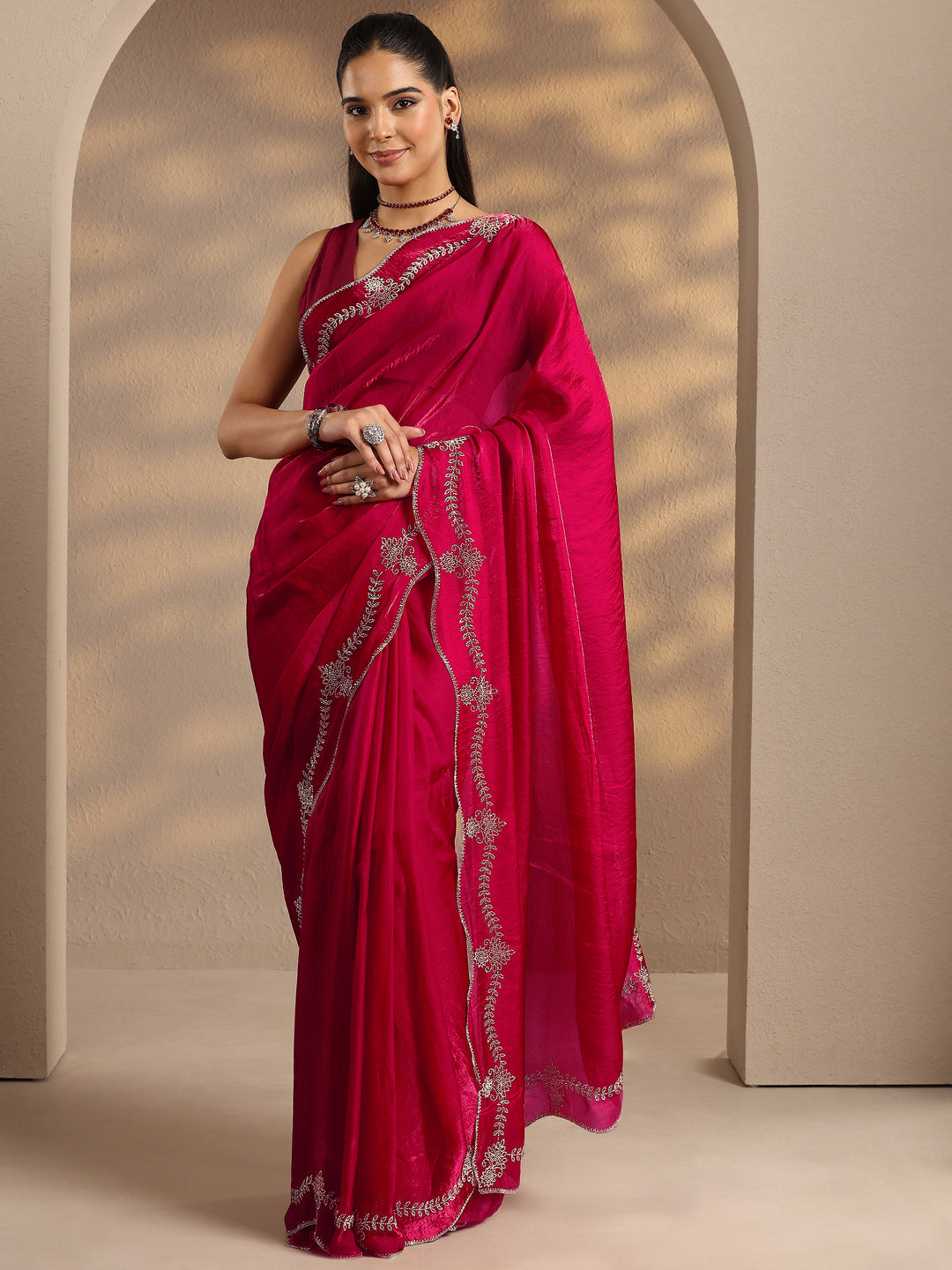 Red Solid Silk Blend Saree With Unstitched Blouse Piece