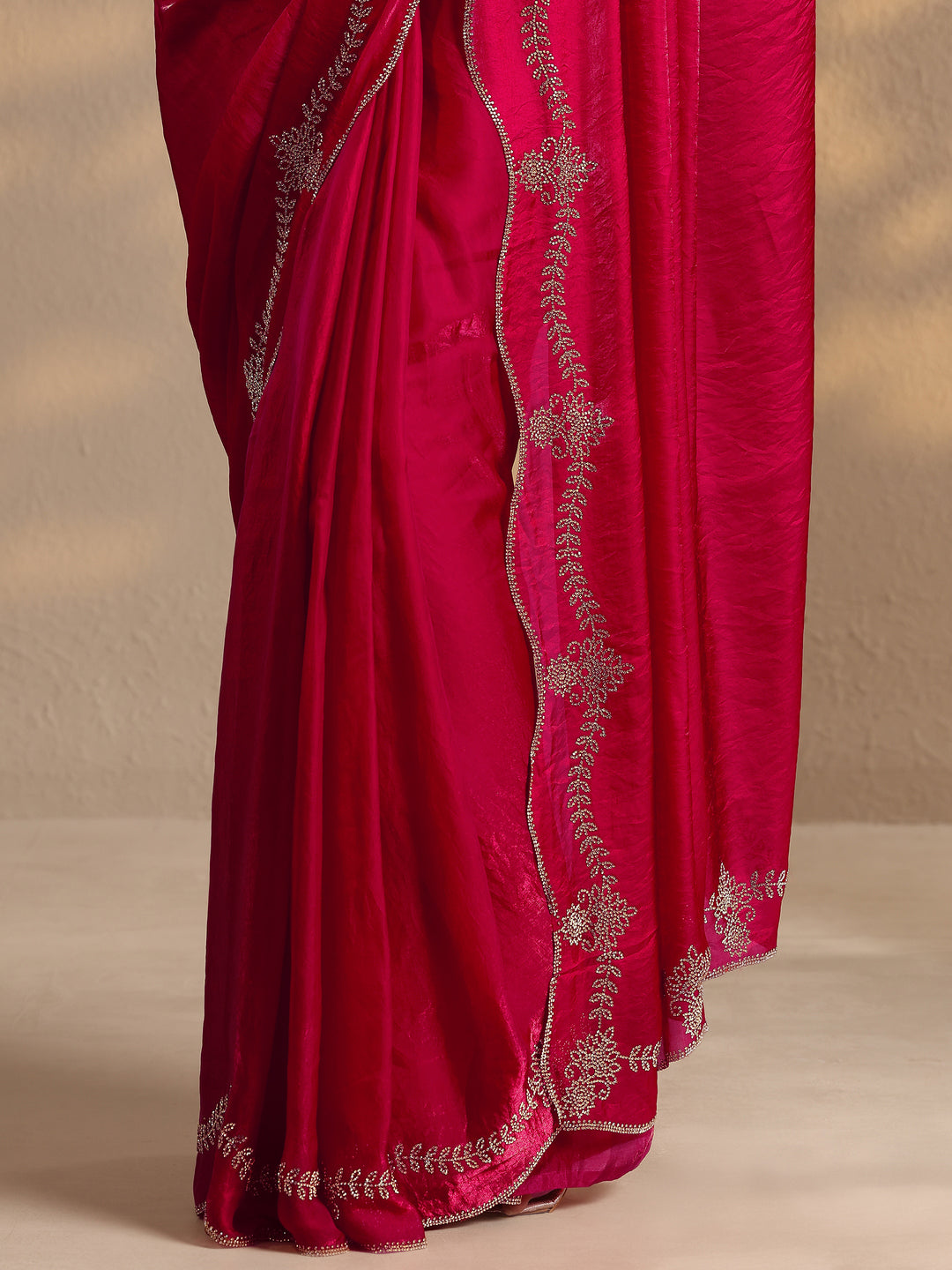 Red Solid Silk Blend Saree With Unstitched Blouse Piece