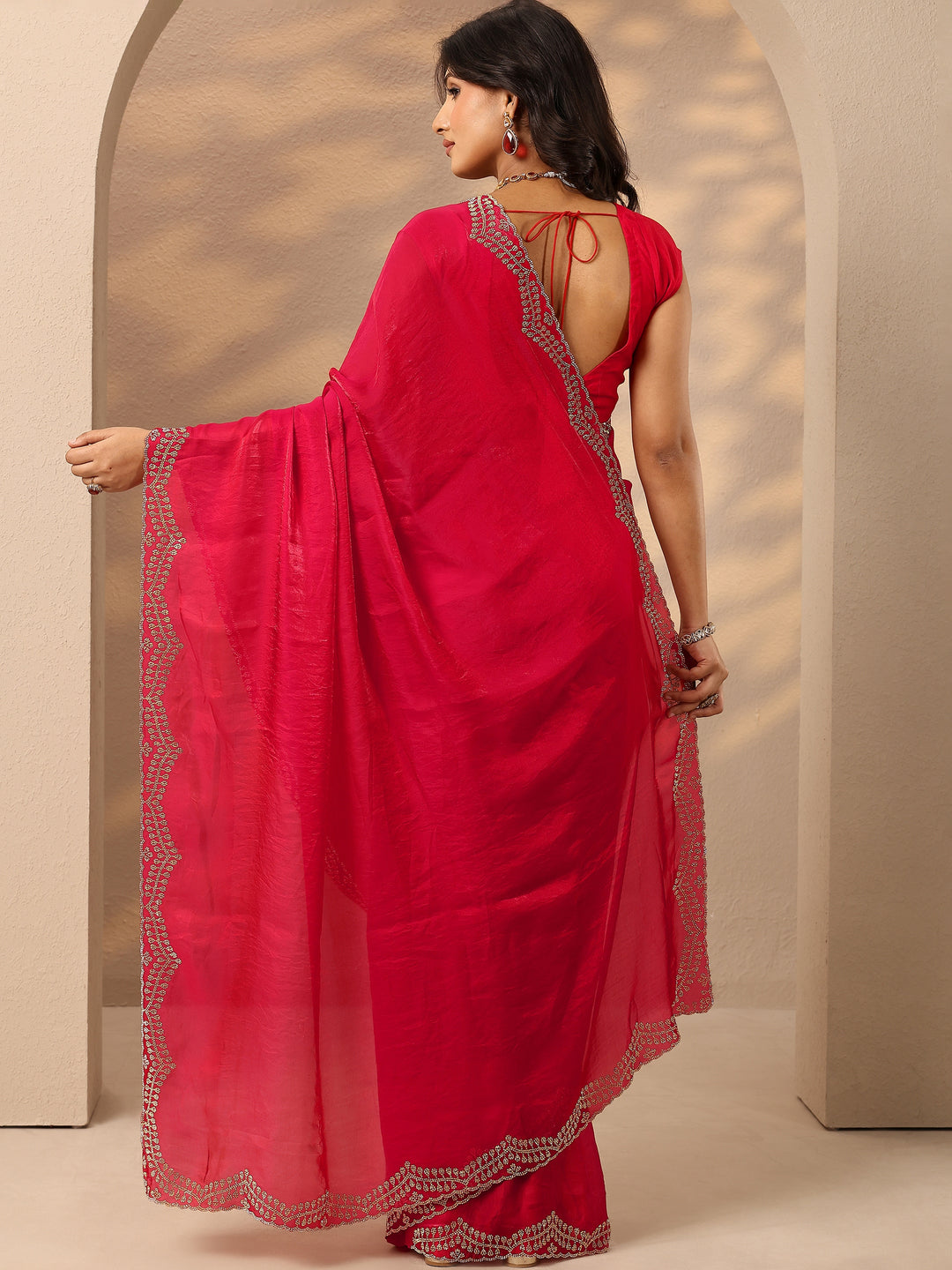Red Solid Silk Blend Saree With Unstitched Blouse Piece
