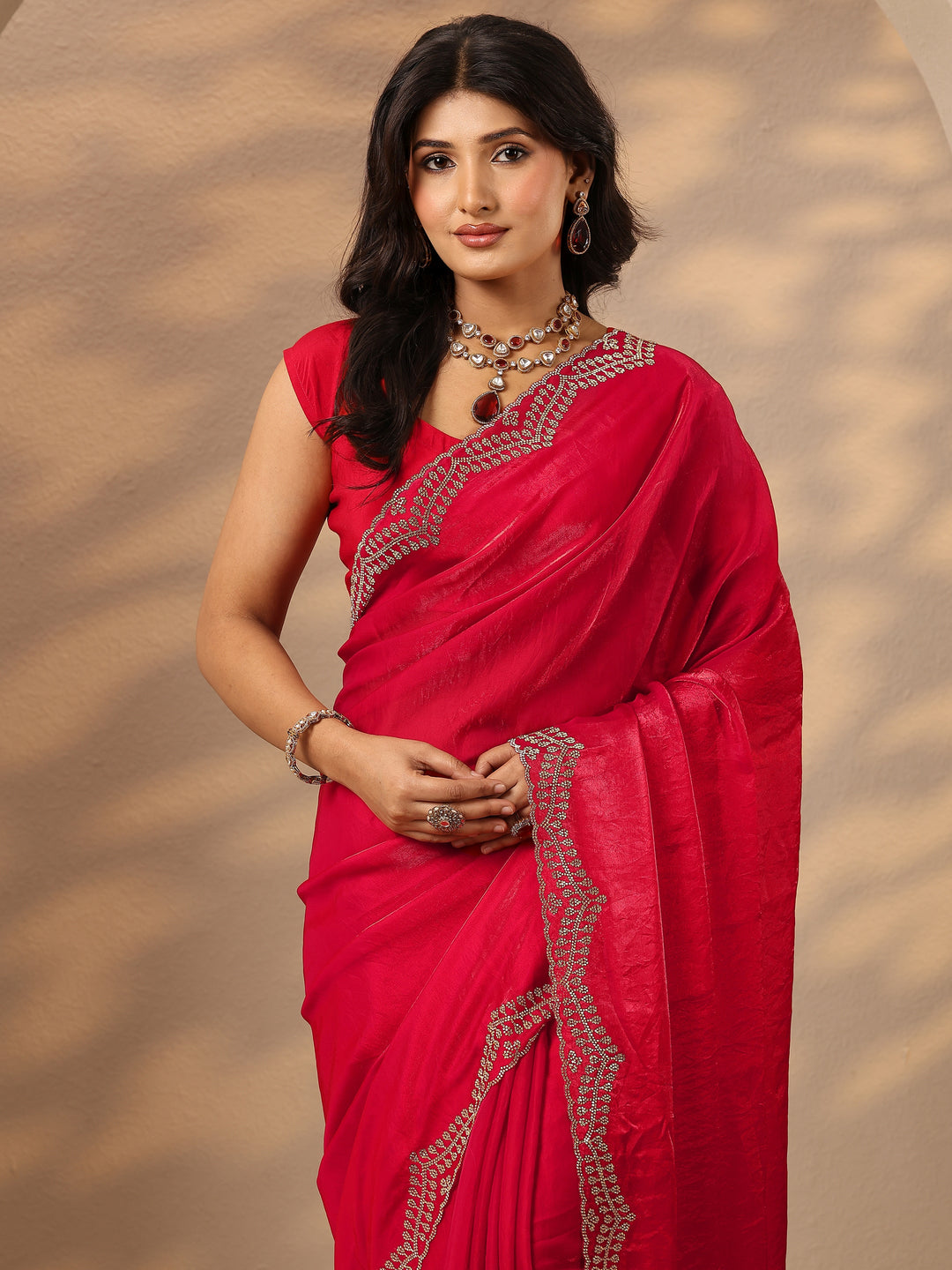 Red Solid Silk Blend Saree With Unstitched Blouse Piece