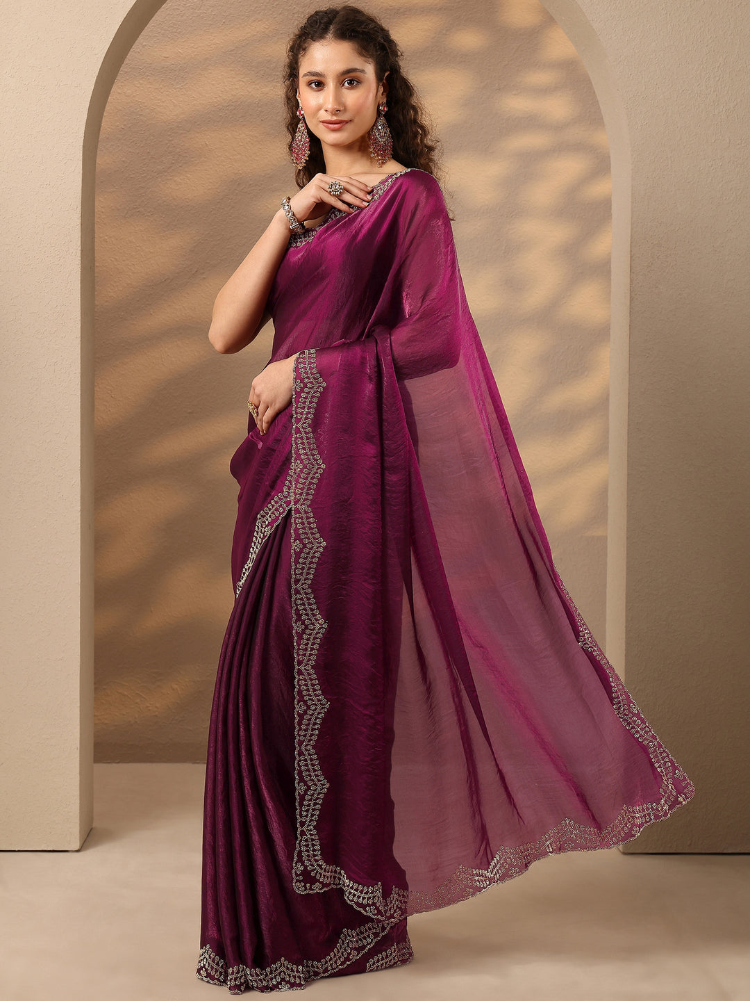 Magenta Solid Silk Blend Saree With Unstitched Blouse Piece