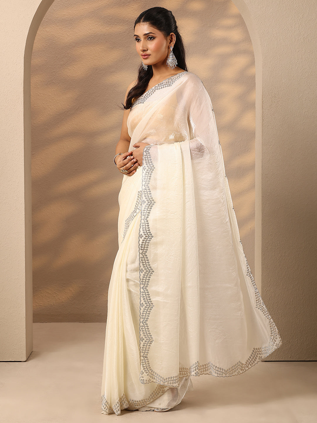 Cream Solid Silk Blend Saree With Unstitched Blouse Piece