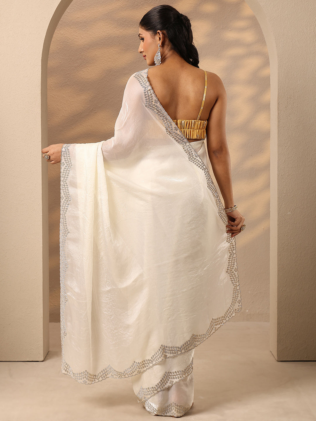 Cream Solid Silk Blend Saree With Unstitched Blouse Piece