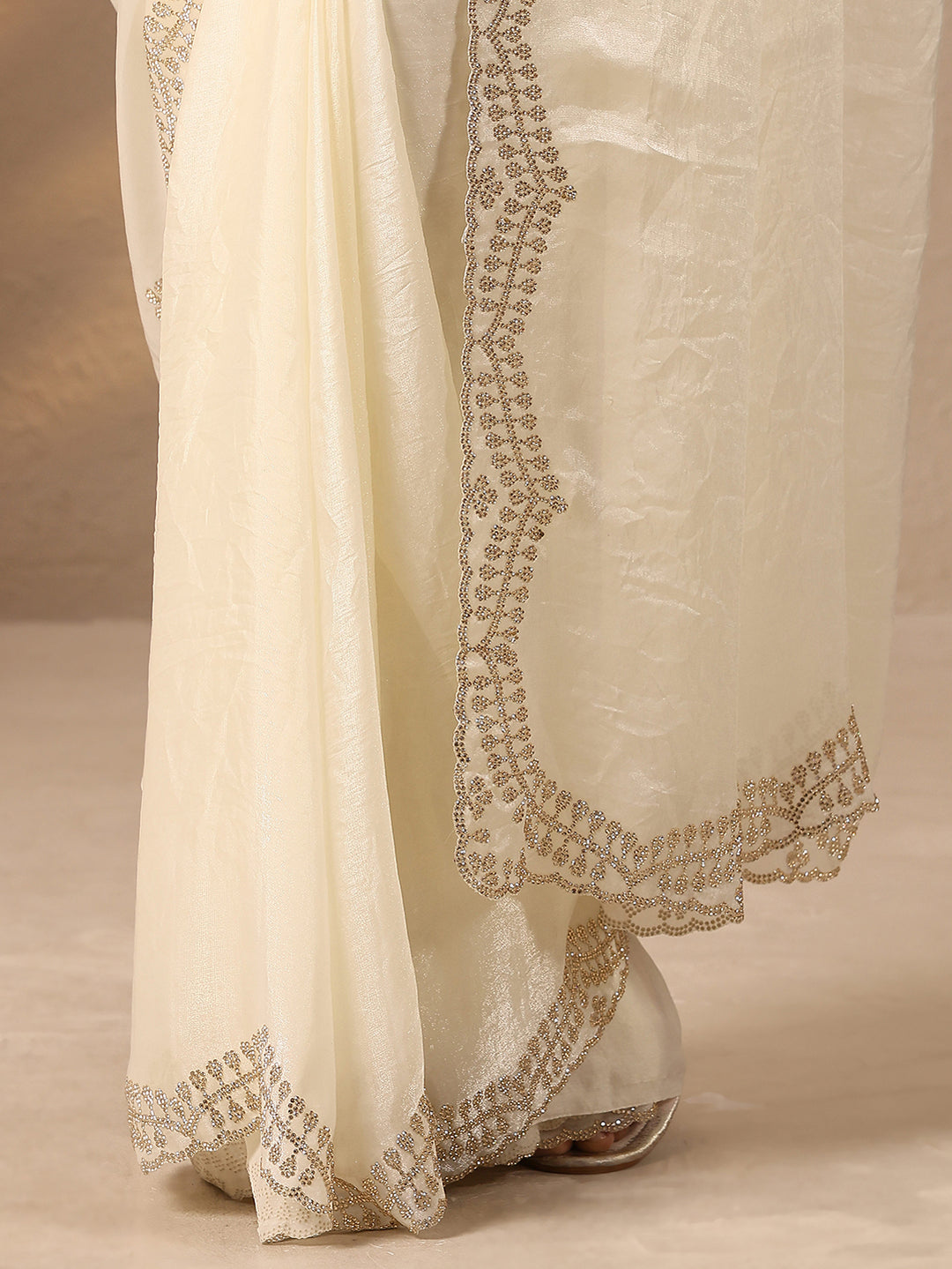 Cream Solid Silk Blend Saree With Unstitched Blouse Piece