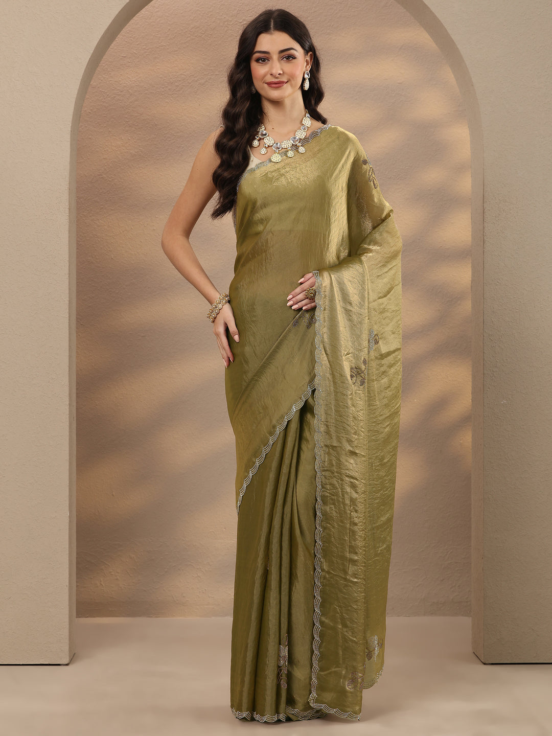 Green Embellished Silk Blend Saree With Unstitched Blouse Piece