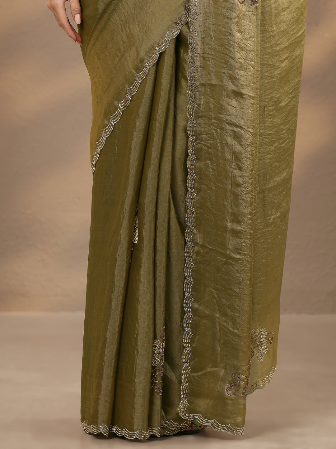 Green Embellished Silk Blend Saree With Unstitched Blouse Piece