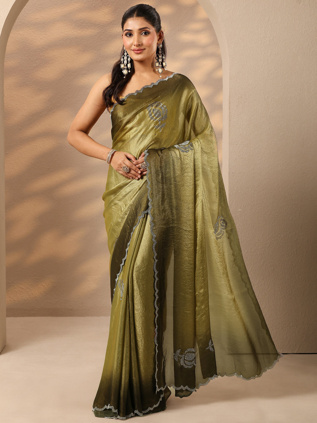 Green Embellished Silk Blend Saree With Unstitched Blouse Piece