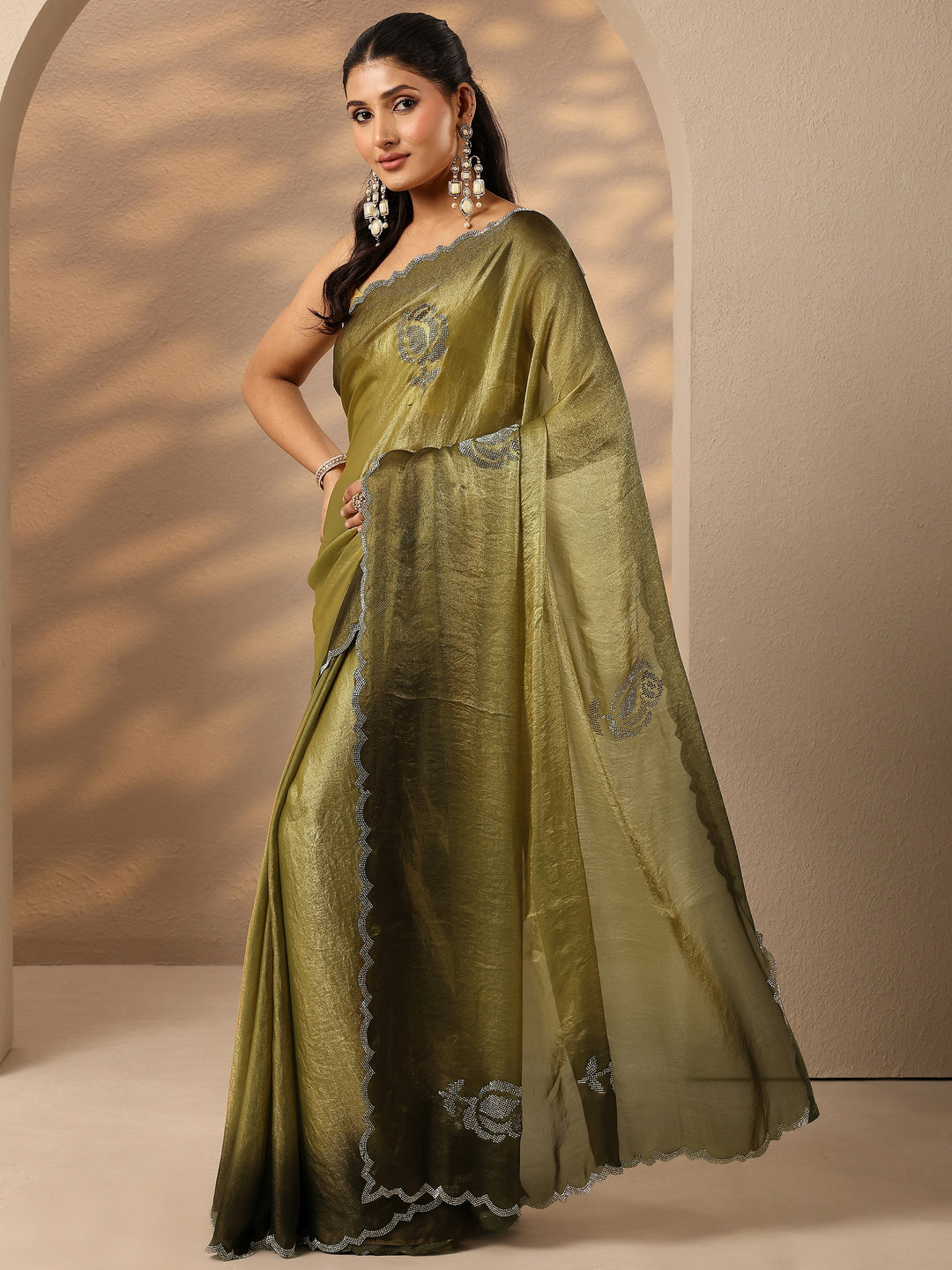 Green Embellished Silk Blend Saree With Unstitched Blouse Piece