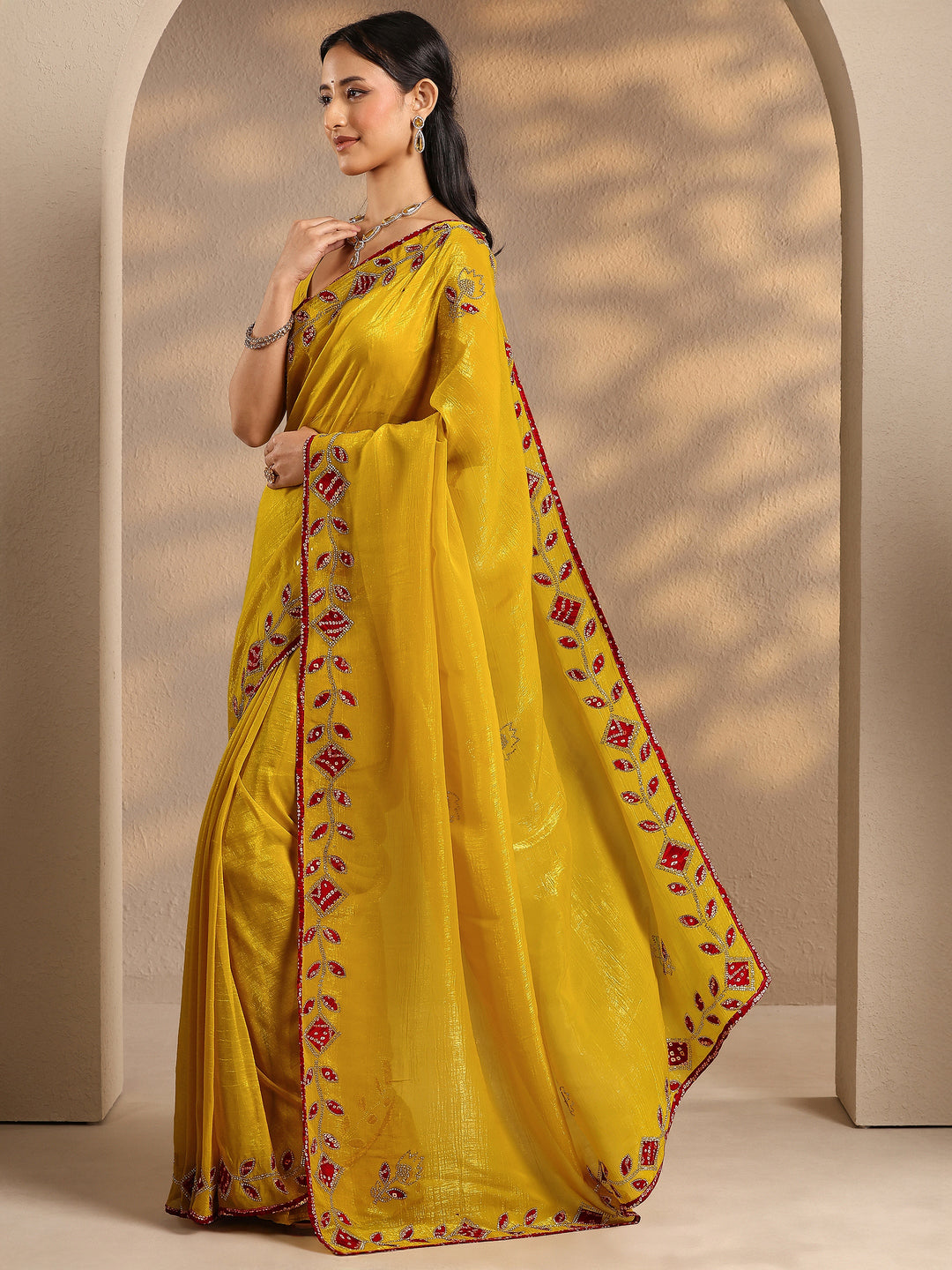 Mustard Embellished Silk Blend Saree With Unstitched Blouse Piece
