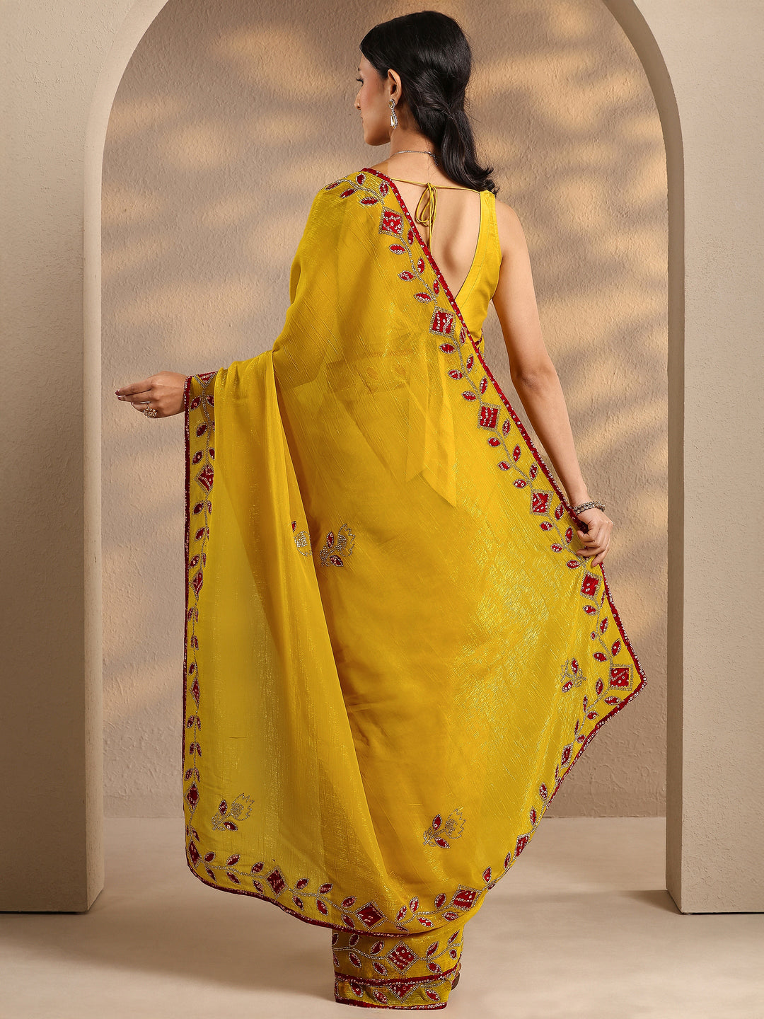 Mustard Embellished Silk Blend Saree With Unstitched Blouse Piece