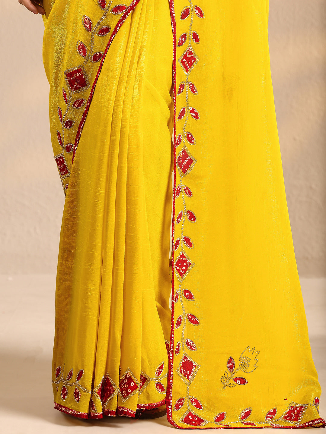 Mustard Embellished Silk Blend Saree With Unstitched Blouse Piece