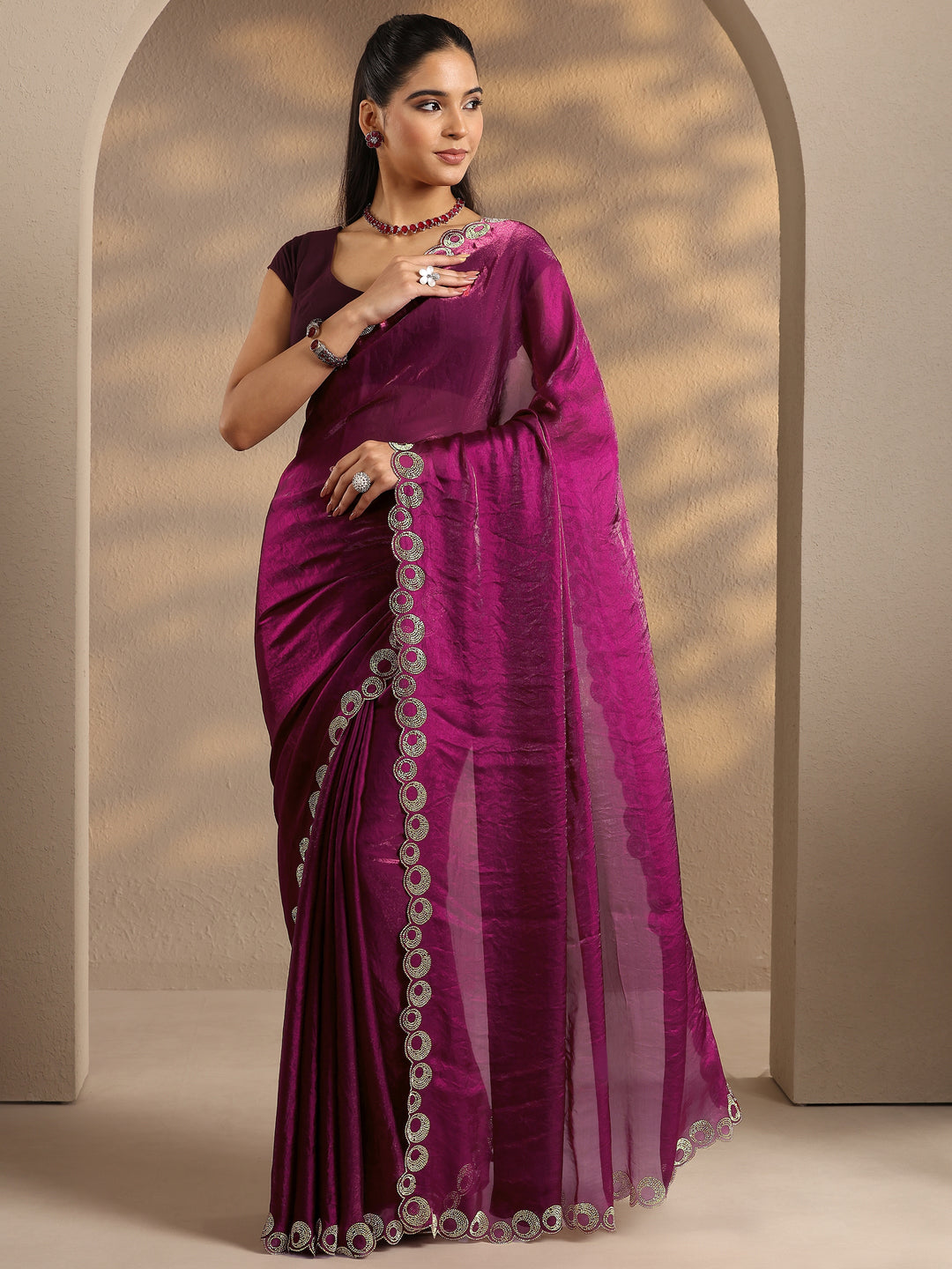Magenta Solid Silk Blend Saree With Unstitched Blouse Piece