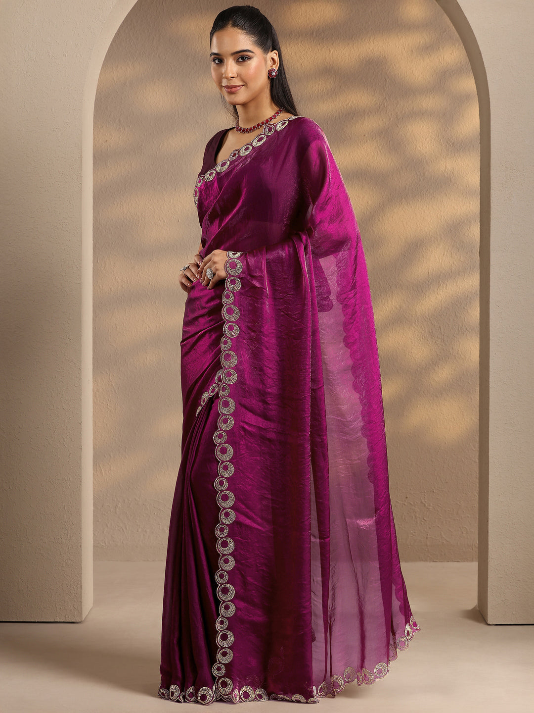 Magenta Solid Silk Blend Saree With Unstitched Blouse Piece