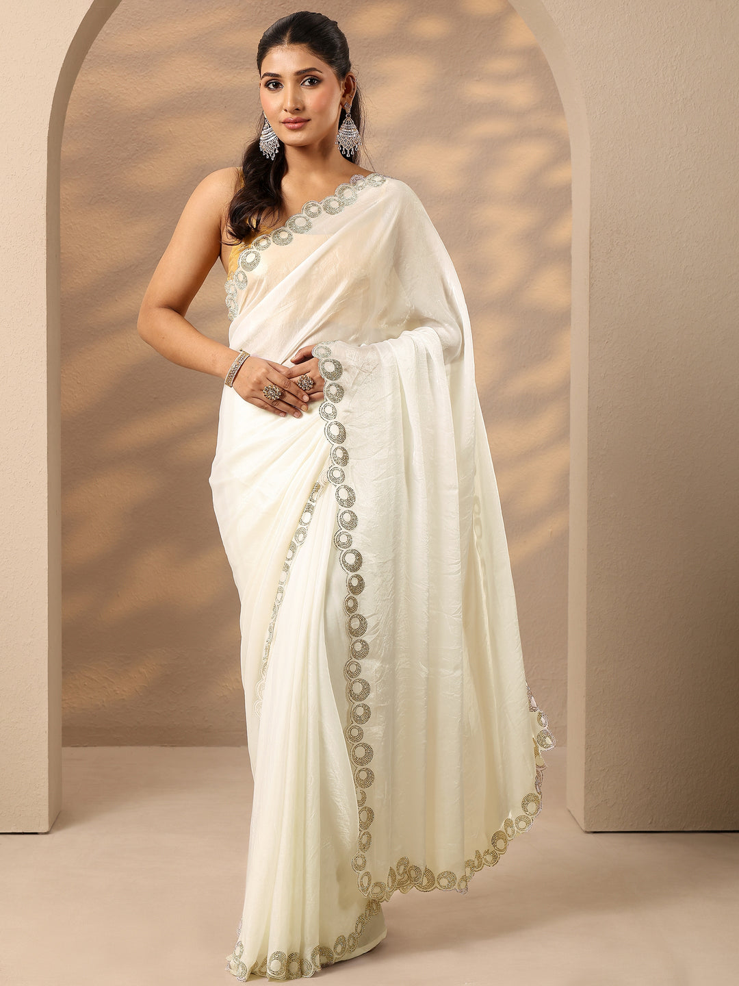 Off White Solid Silk Blend Saree With Unstitched Blouse Piece