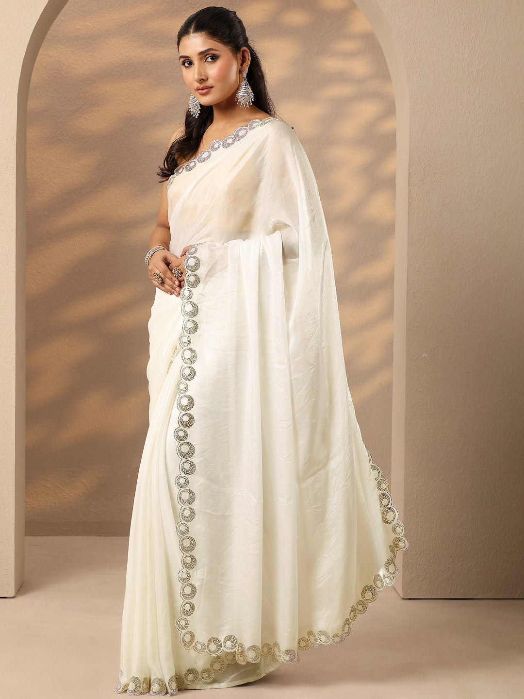 Off White Solid Silk Blend Saree With Unstitched Blouse Piece