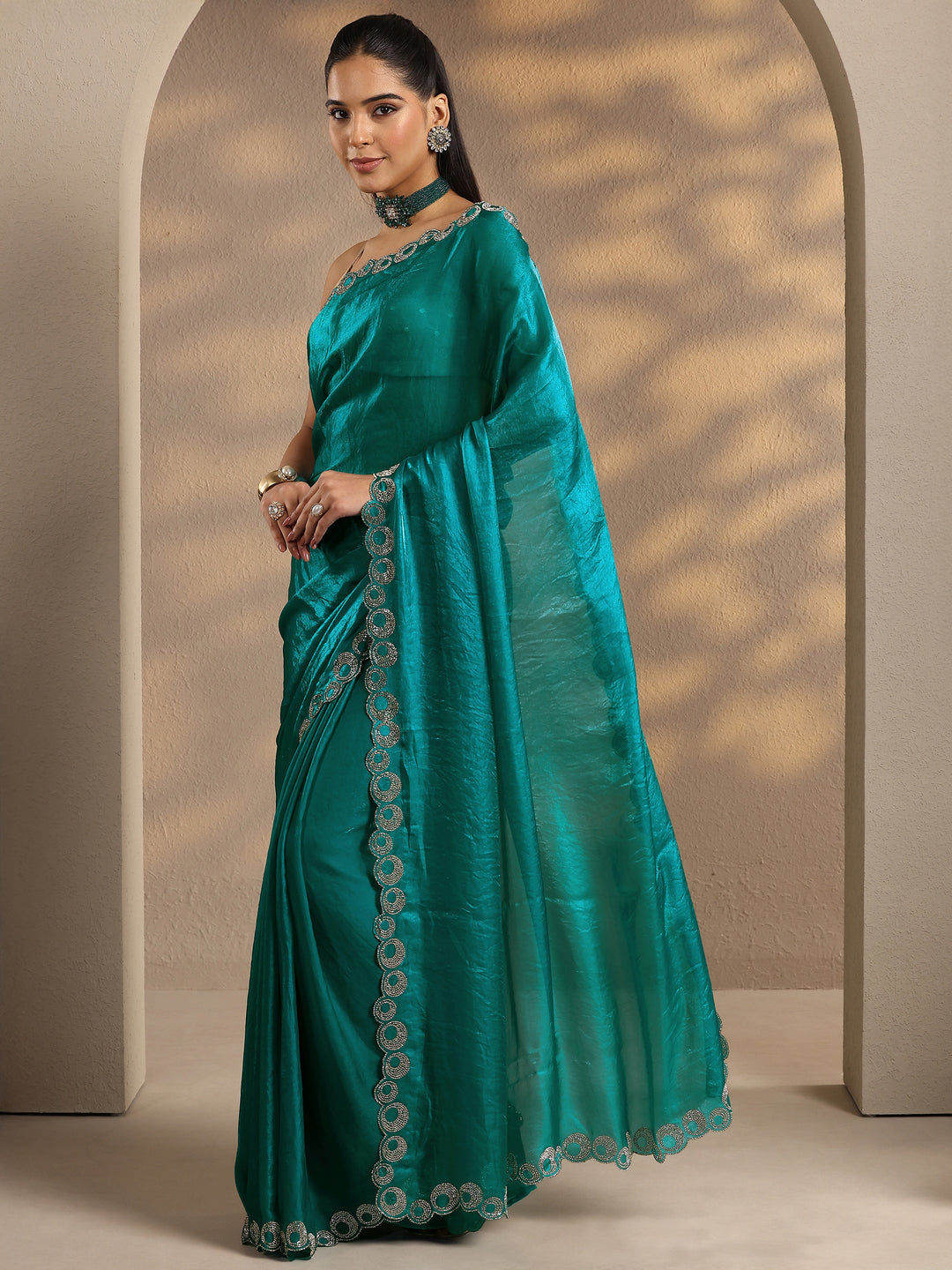 Green Solid Silk Blend Saree With Unstitched Blouse Piece