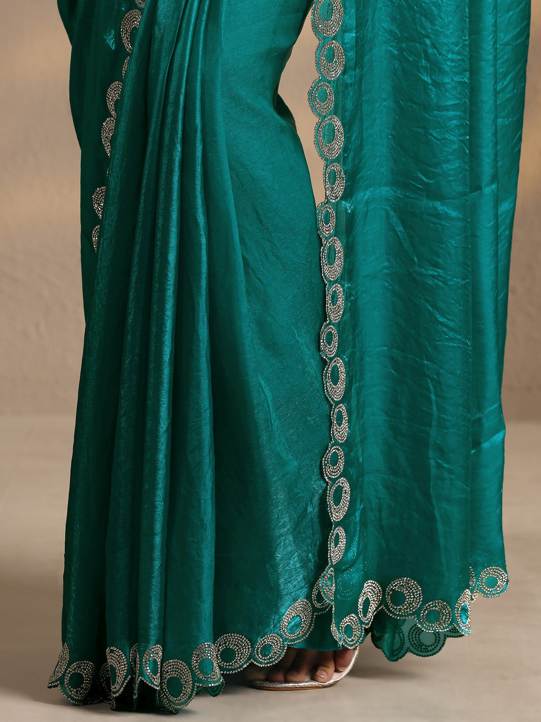 Green Solid Silk Blend Saree With Unstitched Blouse Piece