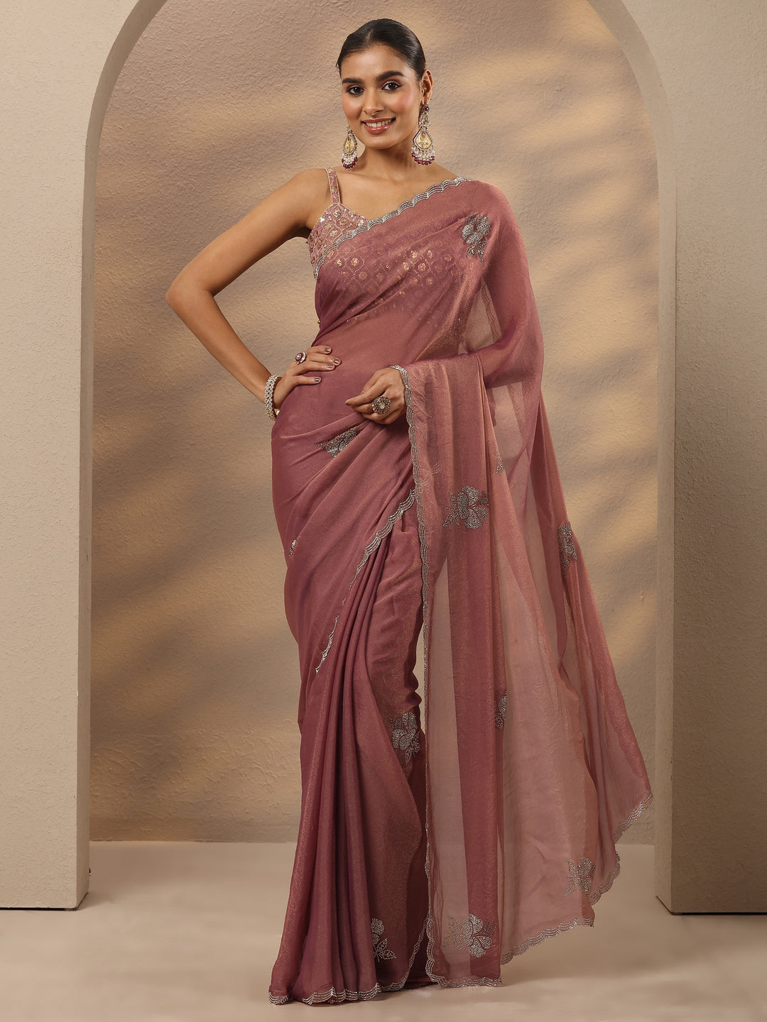 Peach Embellished Silk Blend Saree With Unstitched Blouse Piece