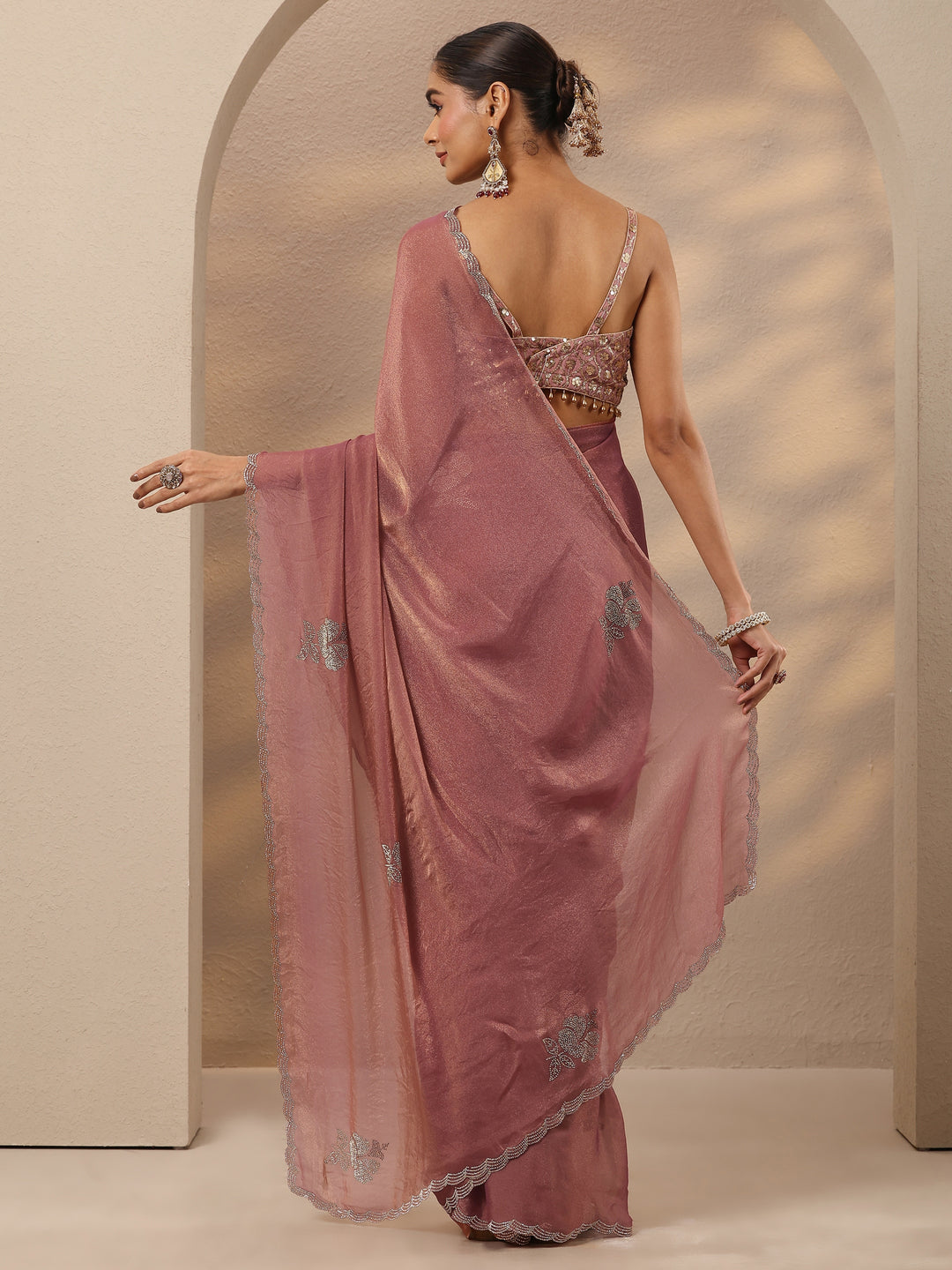 Peach Embellished Silk Blend Saree With Unstitched Blouse Piece