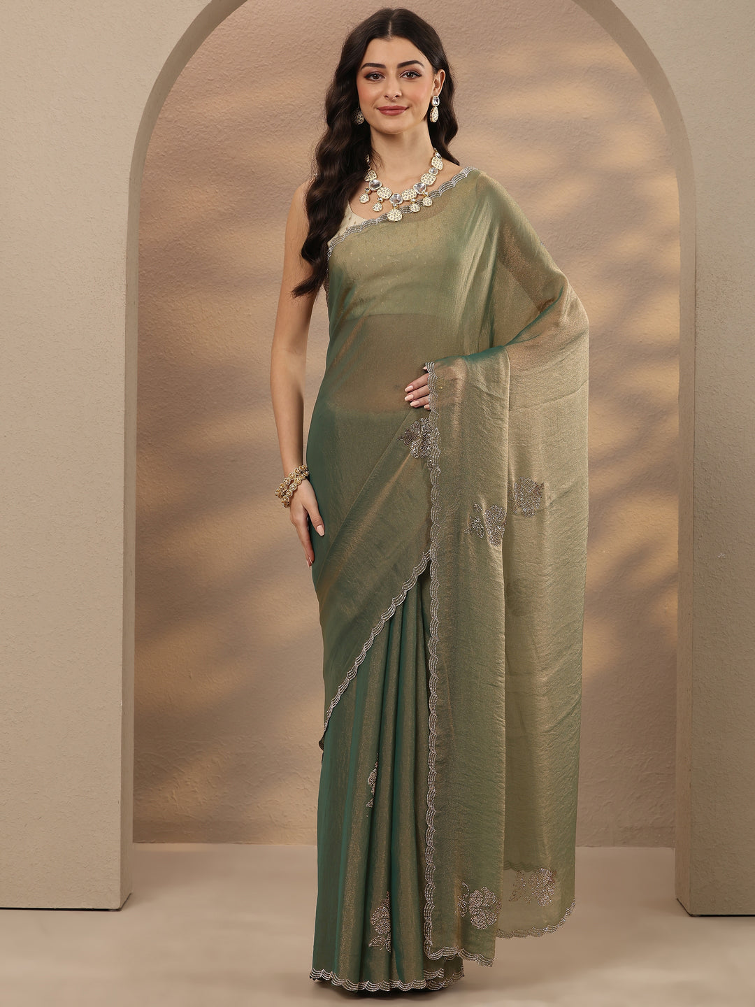 Green Embellished Silk Blend Saree With Unstitched Blouse Piece