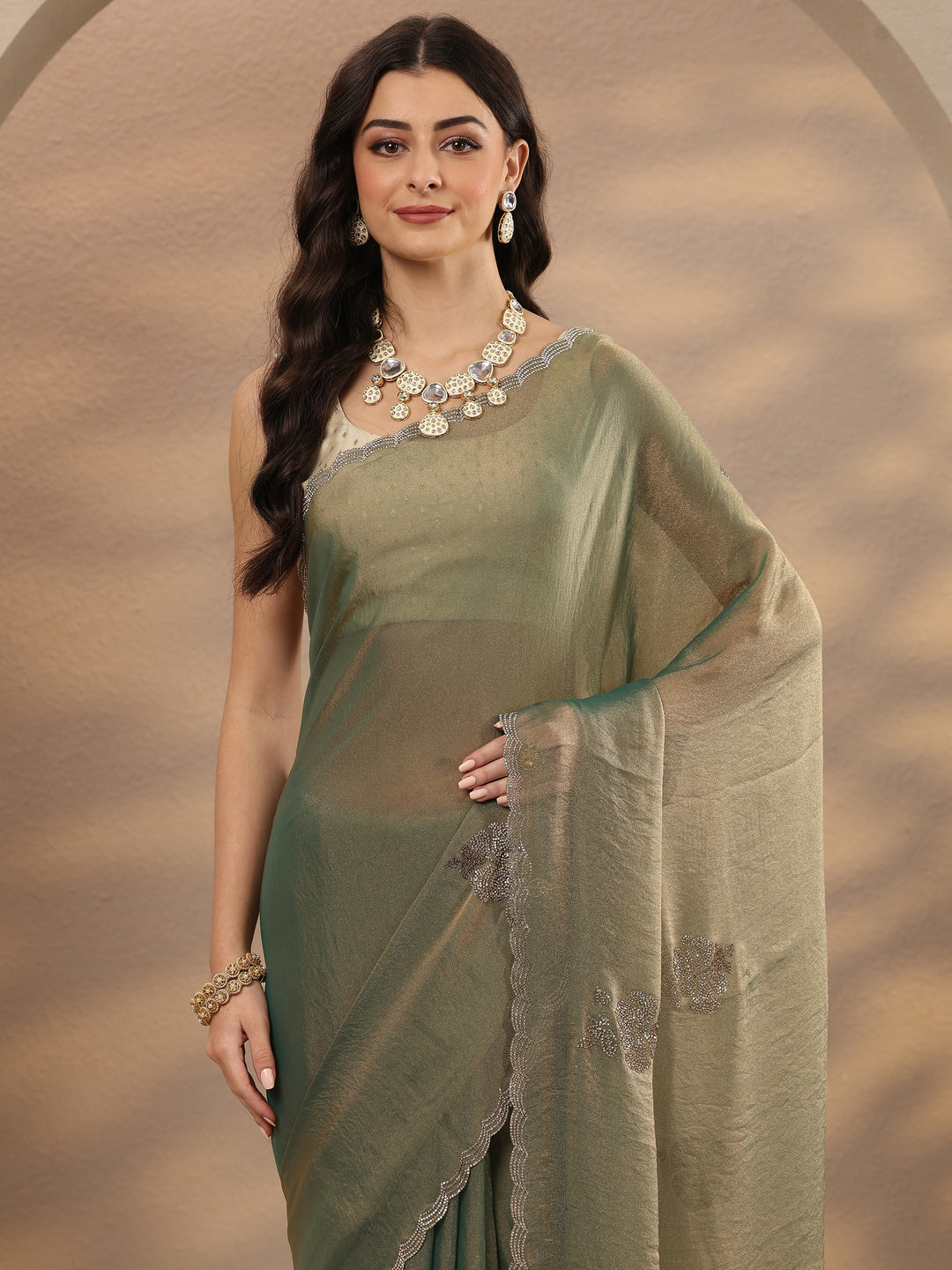 Green Embellished Silk Blend Saree With Unstitched Blouse Piece
