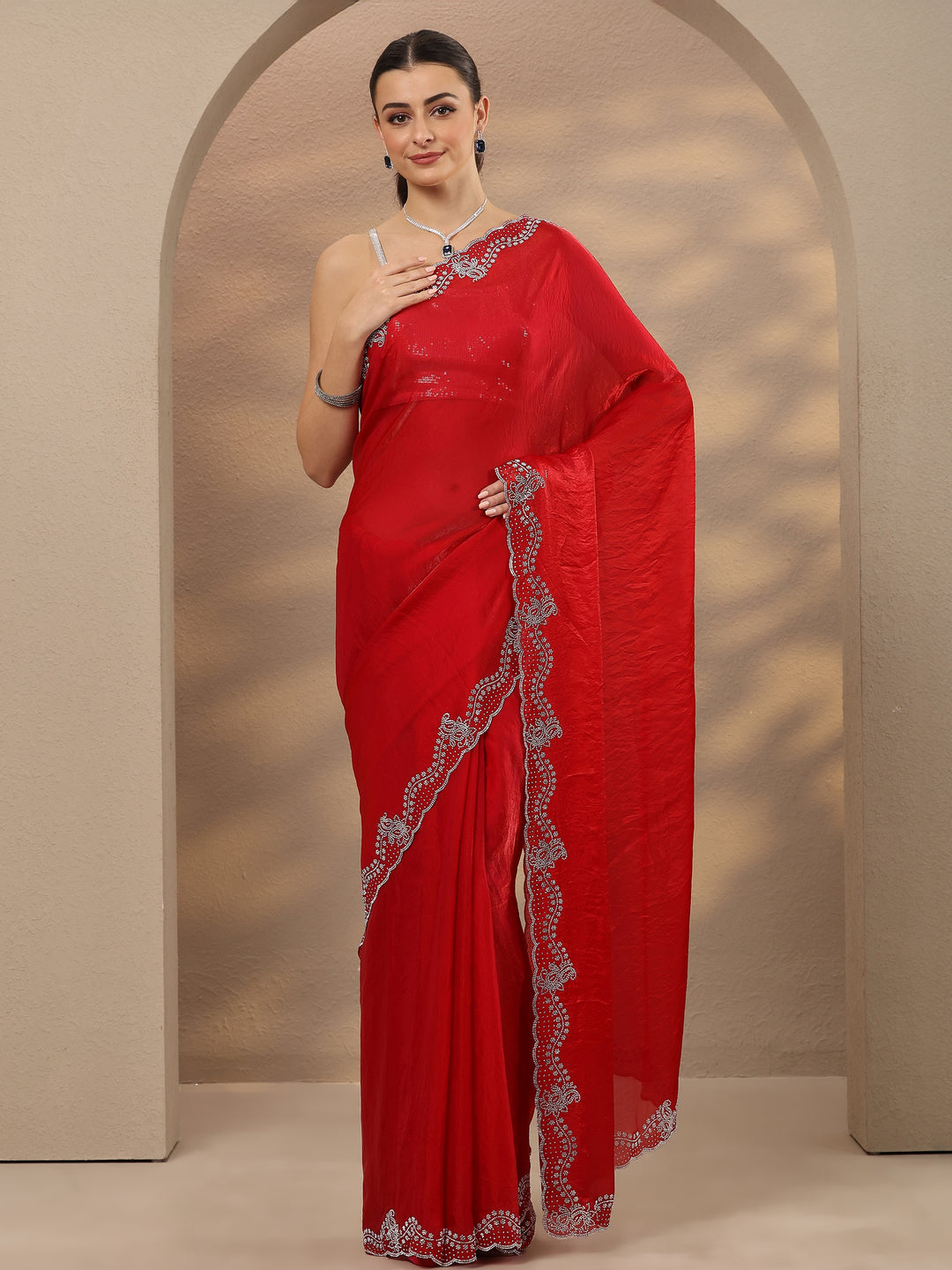 Red Solid Silk Blend Saree With Unstitched Blouse Piece